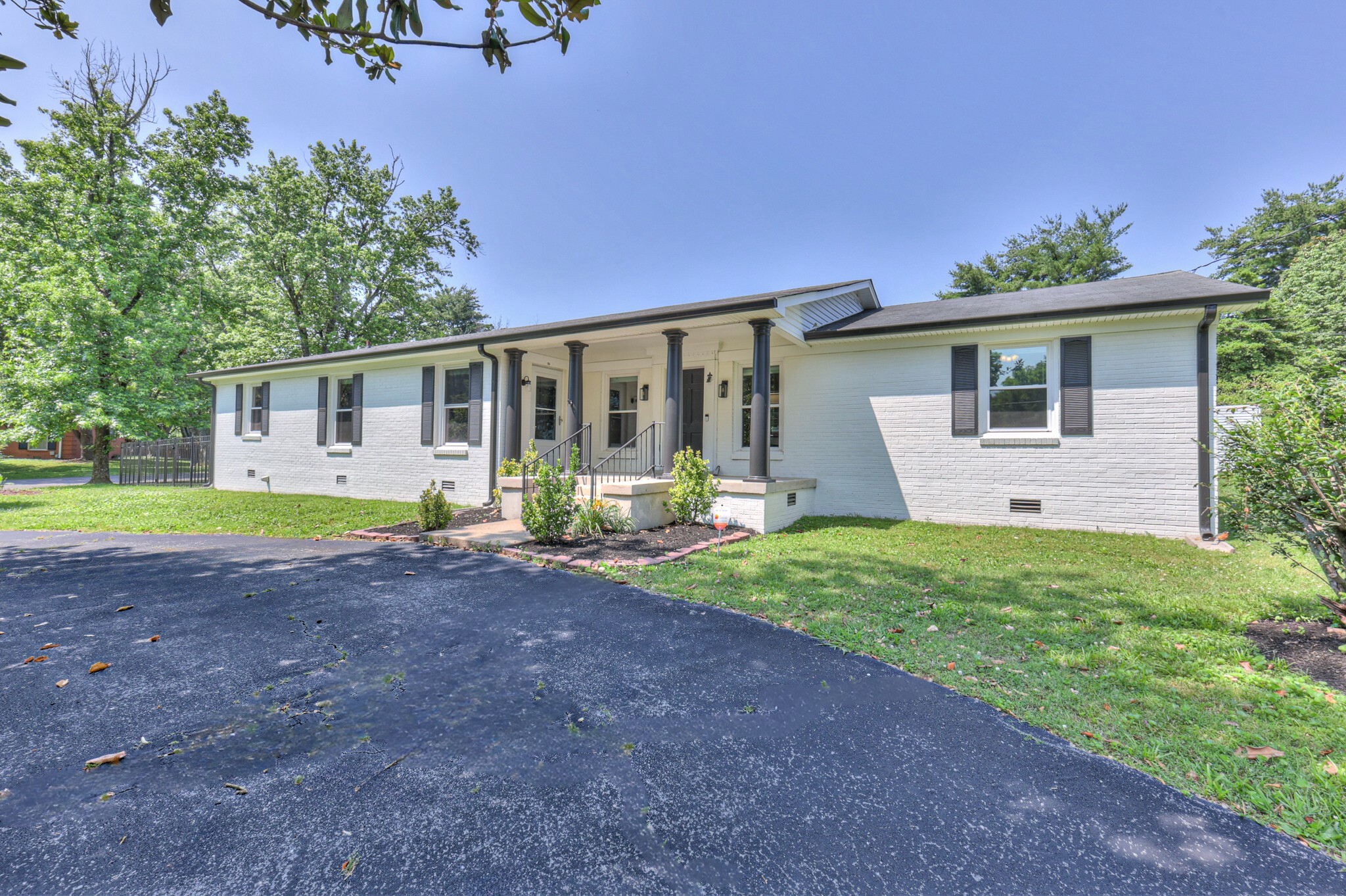 1126 Toddington Dr Property Photo