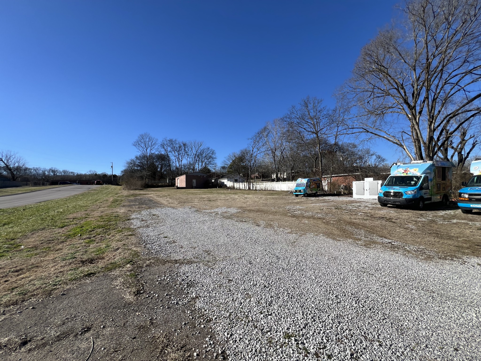 1126 Louisville Hwy Property Photo 2