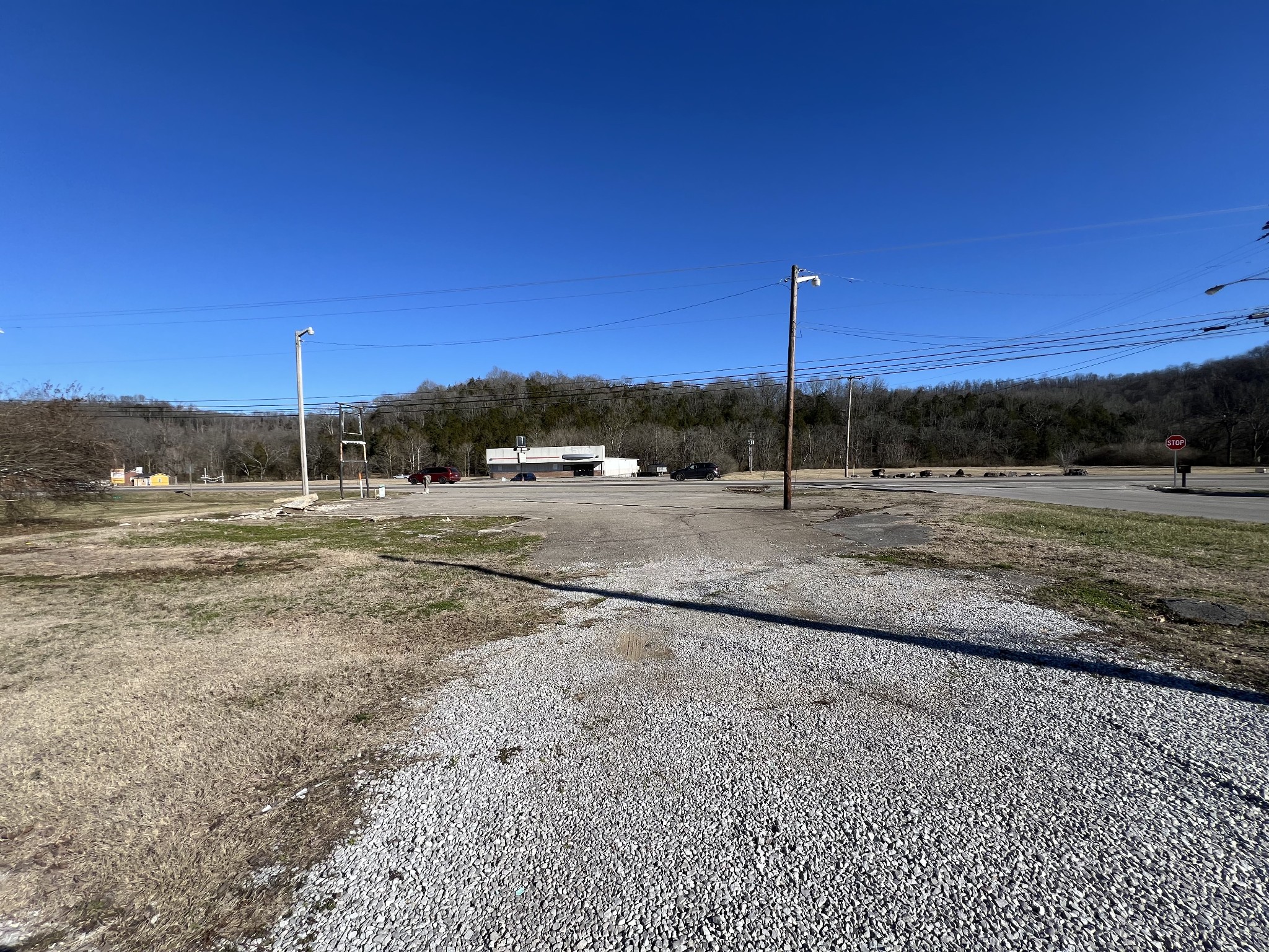 1126 Louisville Hwy Property Photo 5