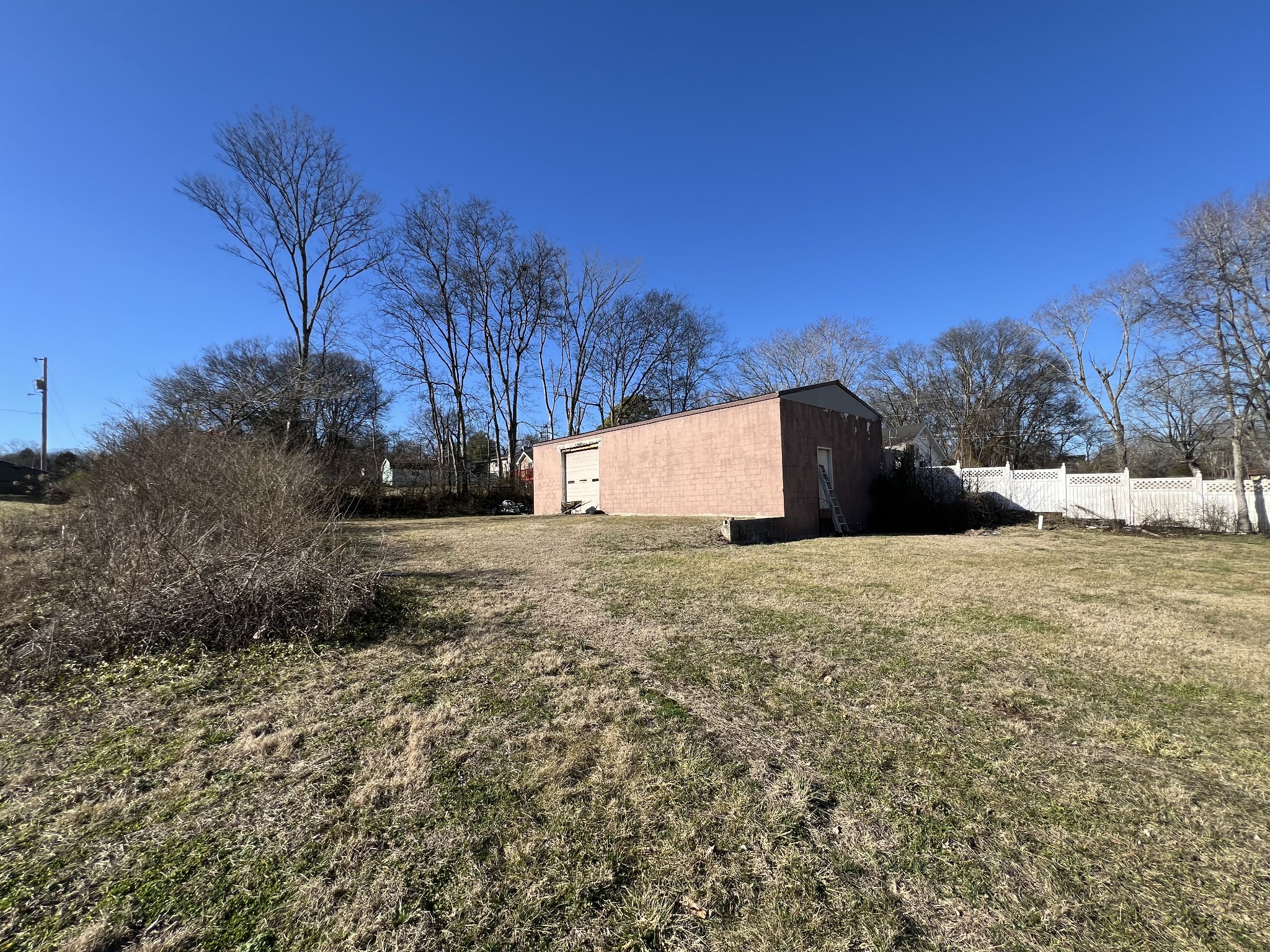 1126 Louisville Hwy Property Photo 7