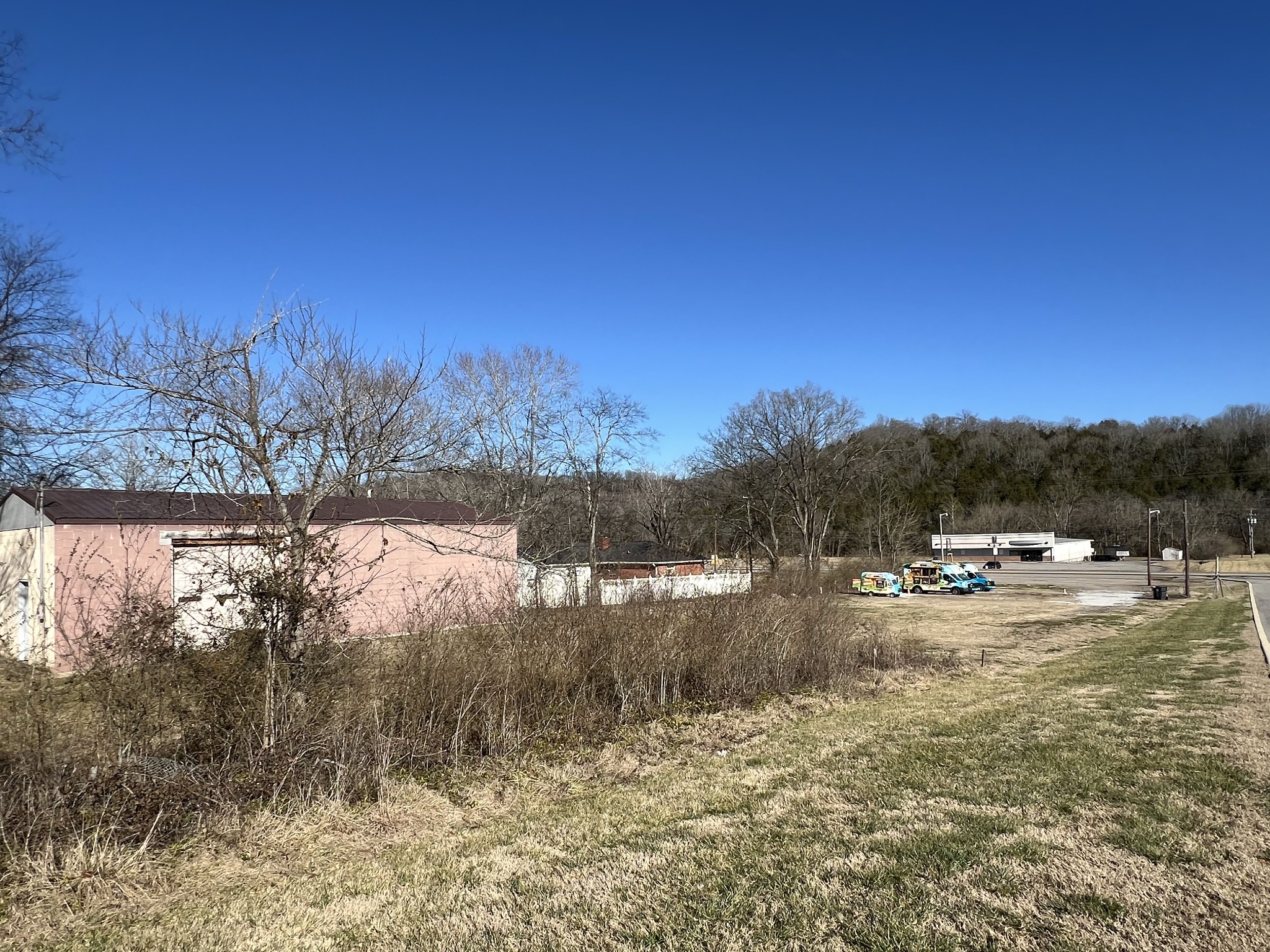 1126 Louisville Hwy Property Photo 9