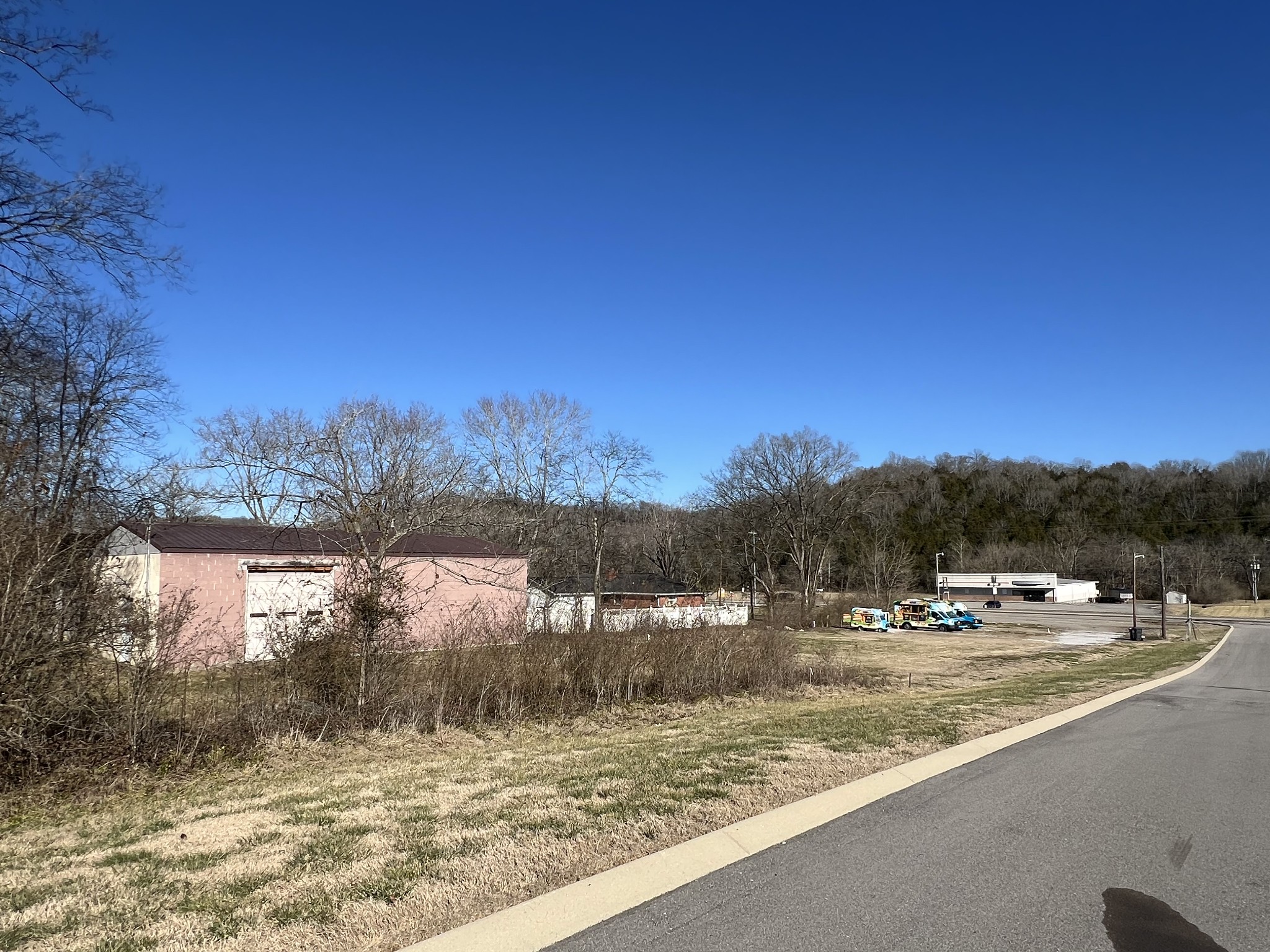 1126 Louisville Hwy Property Photo 10
