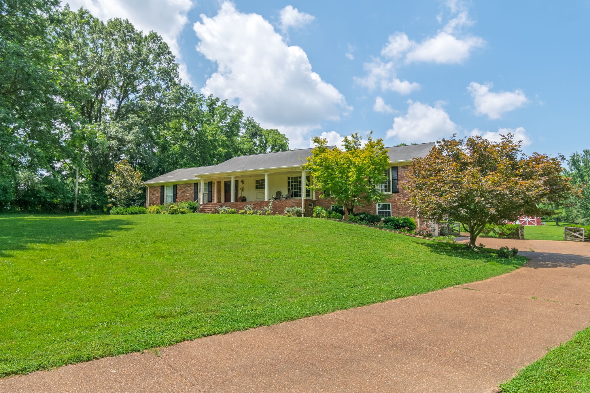 1740 Hudson Rd Property Photo 3