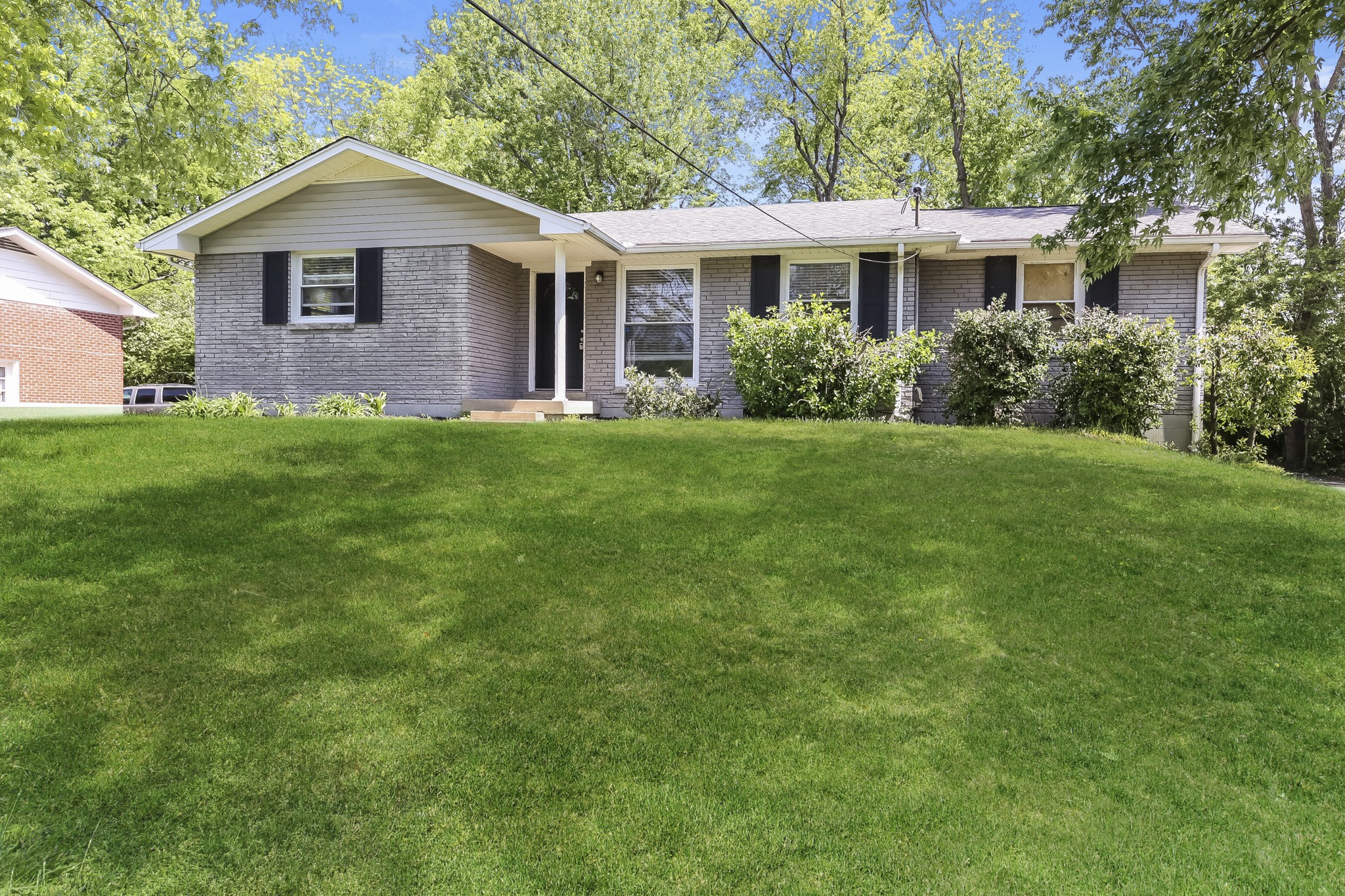 572 Whispering Hills Dr Property Photo 1