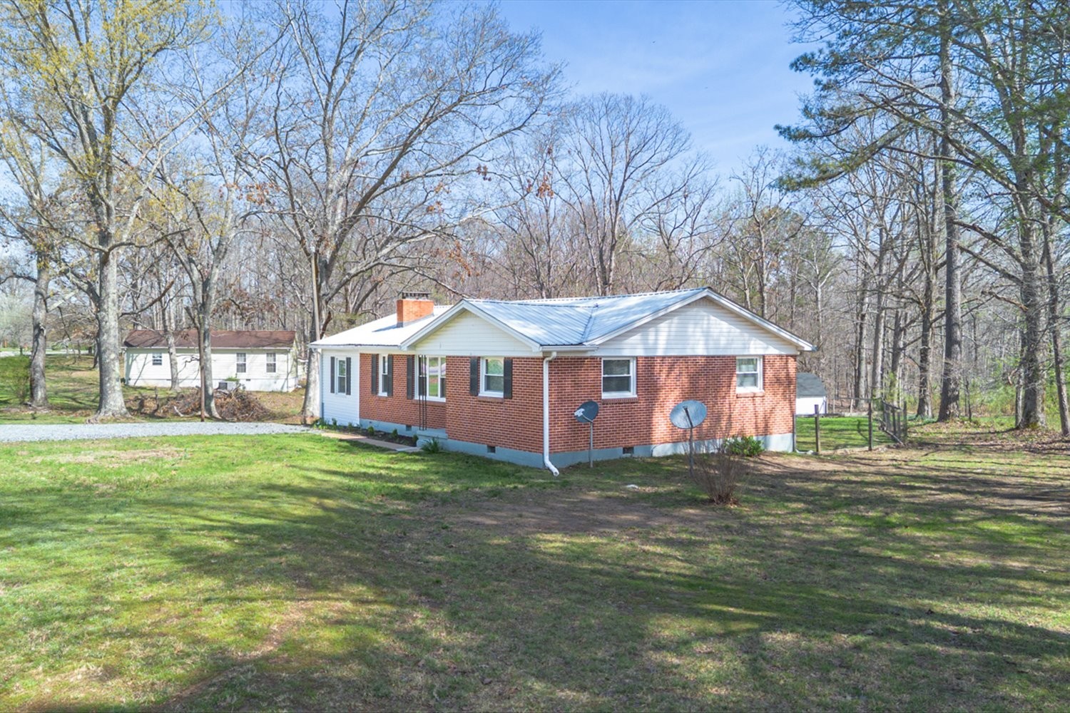 2540 Grays Bend Rd Property Photo 2