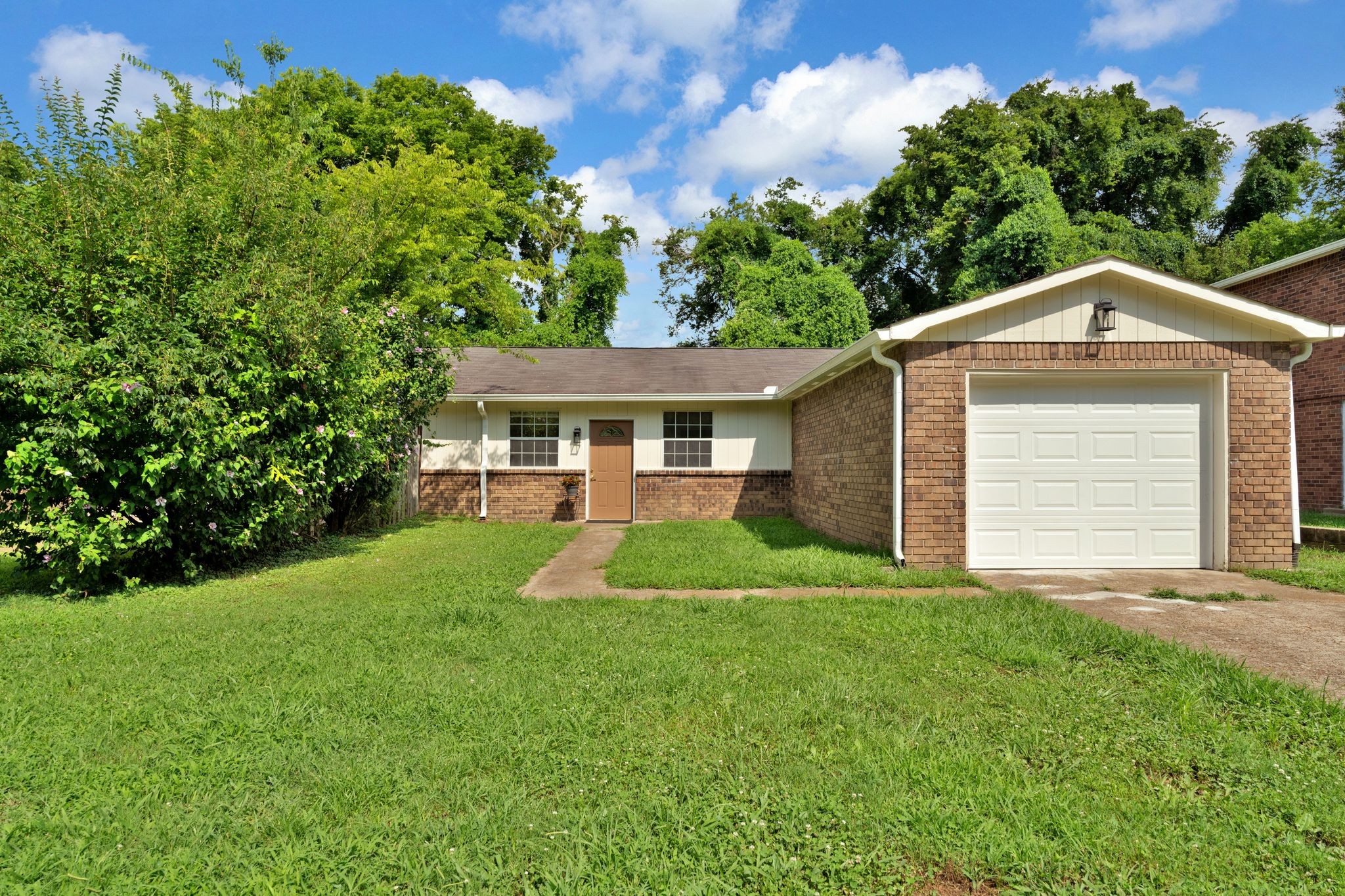 1434 E Cedar Ln Property Photo 3
