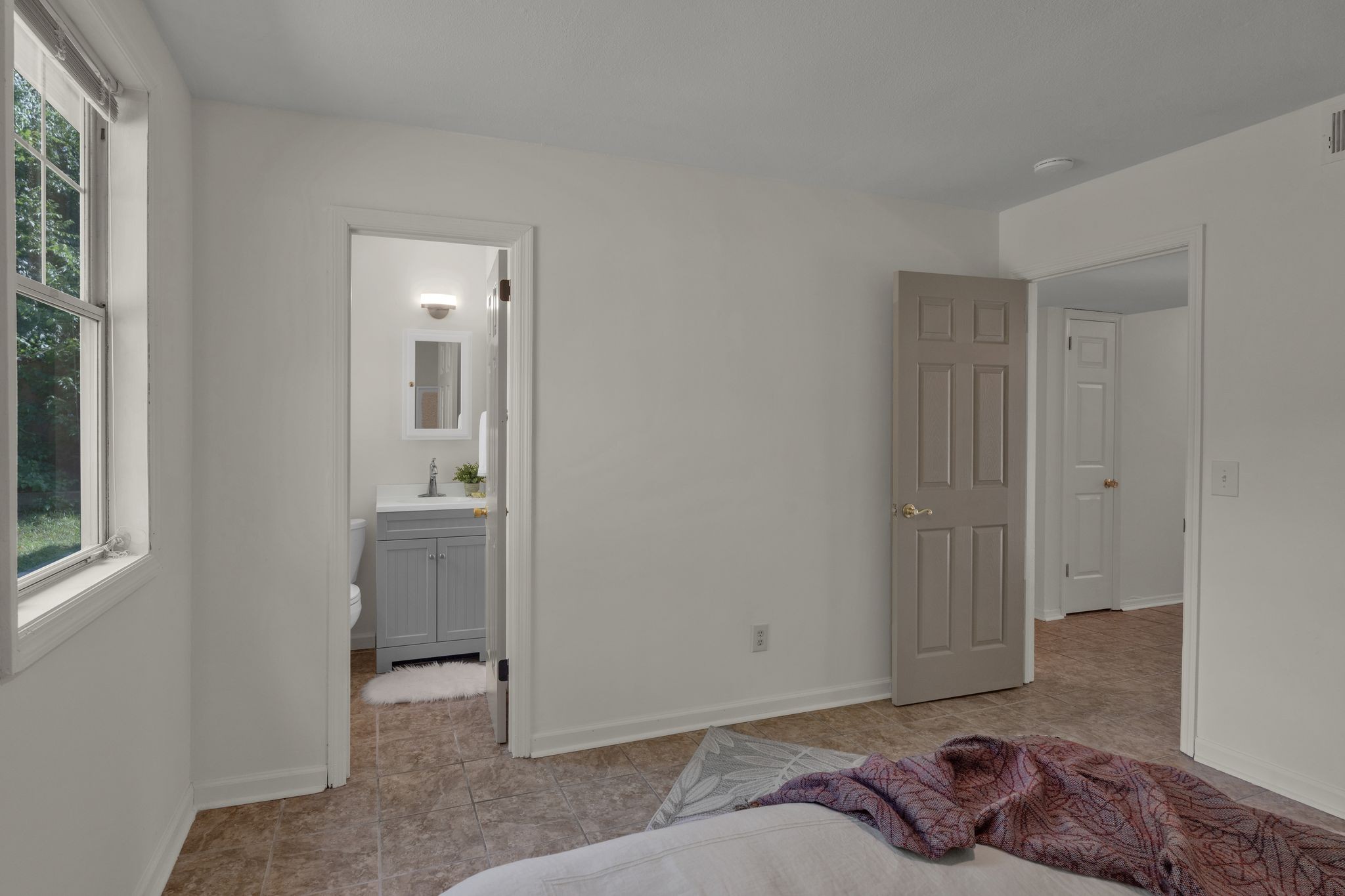 1434 E Cedar Ln Property Photo 14