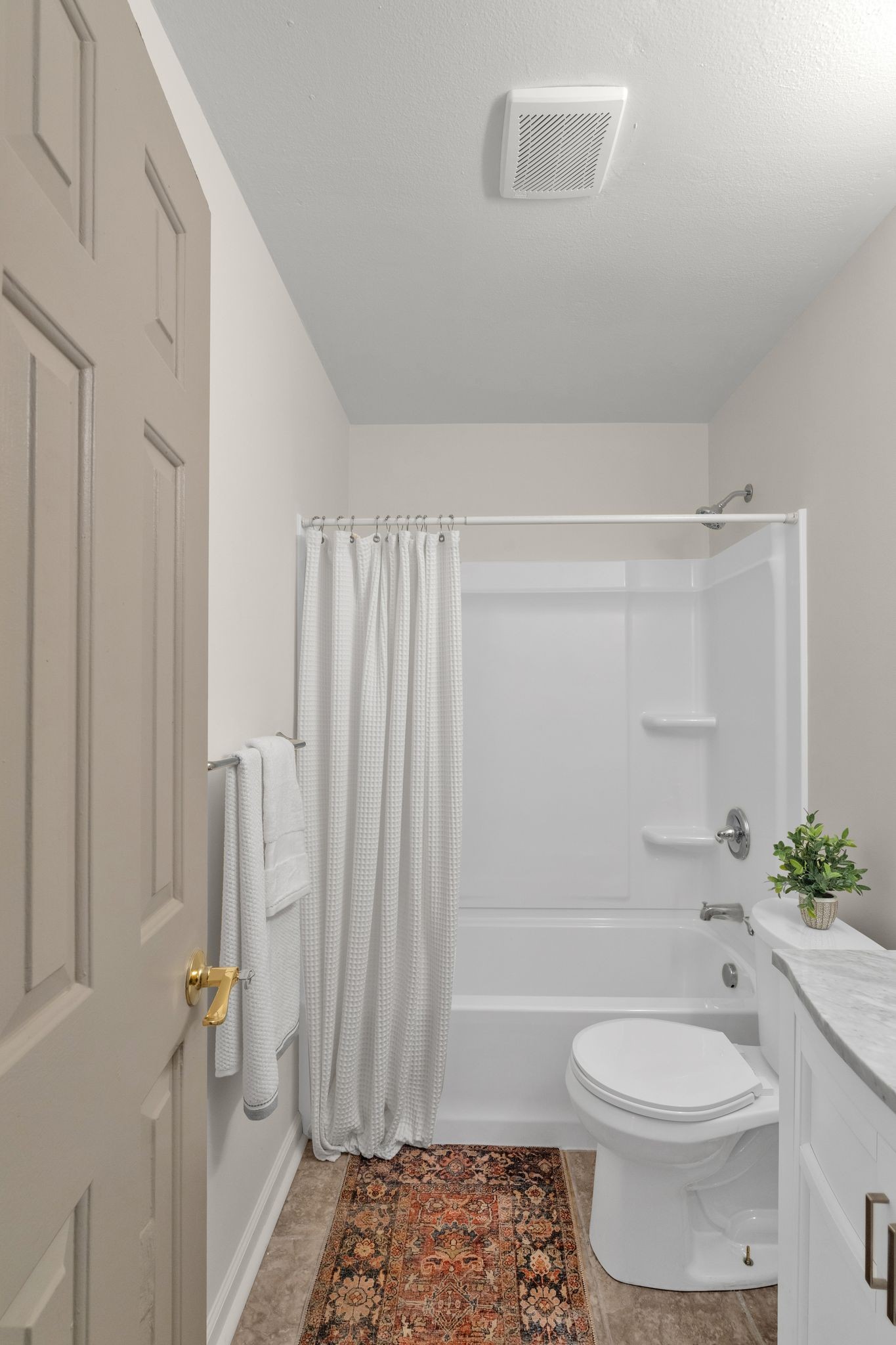 1434 E Cedar Ln Property Photo 20