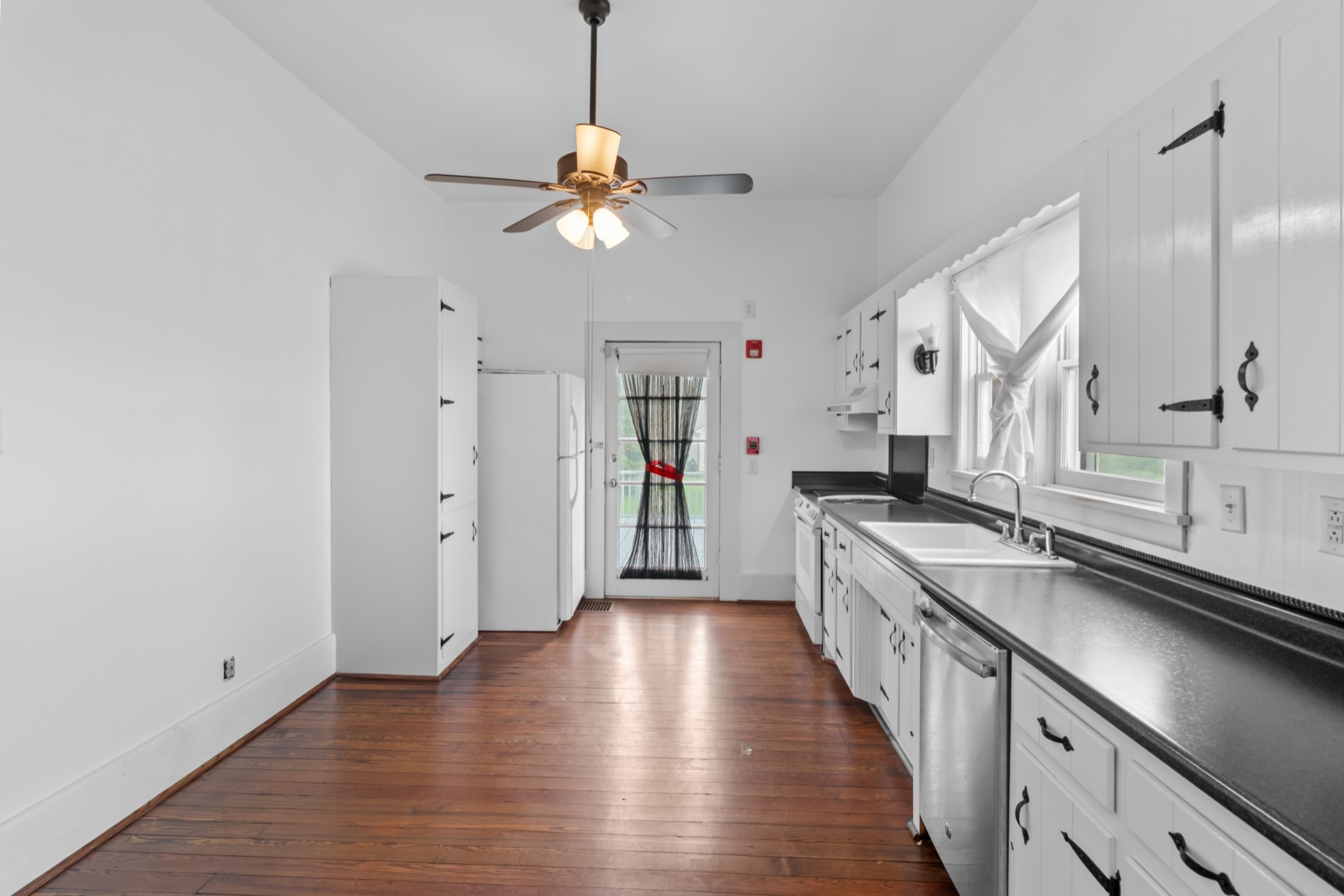 300 Maple St Property Photo 11