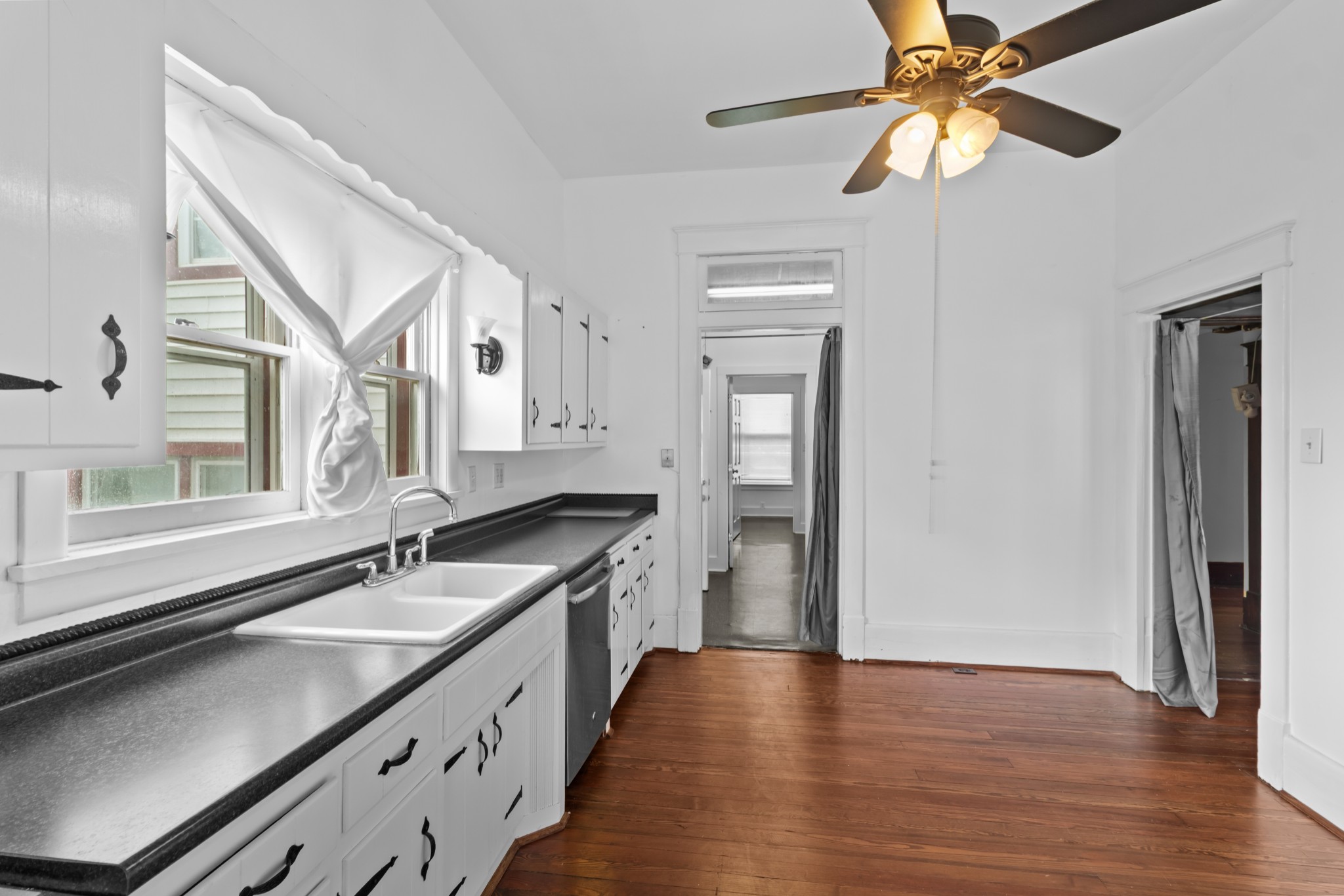 300 Maple St Property Photo 13