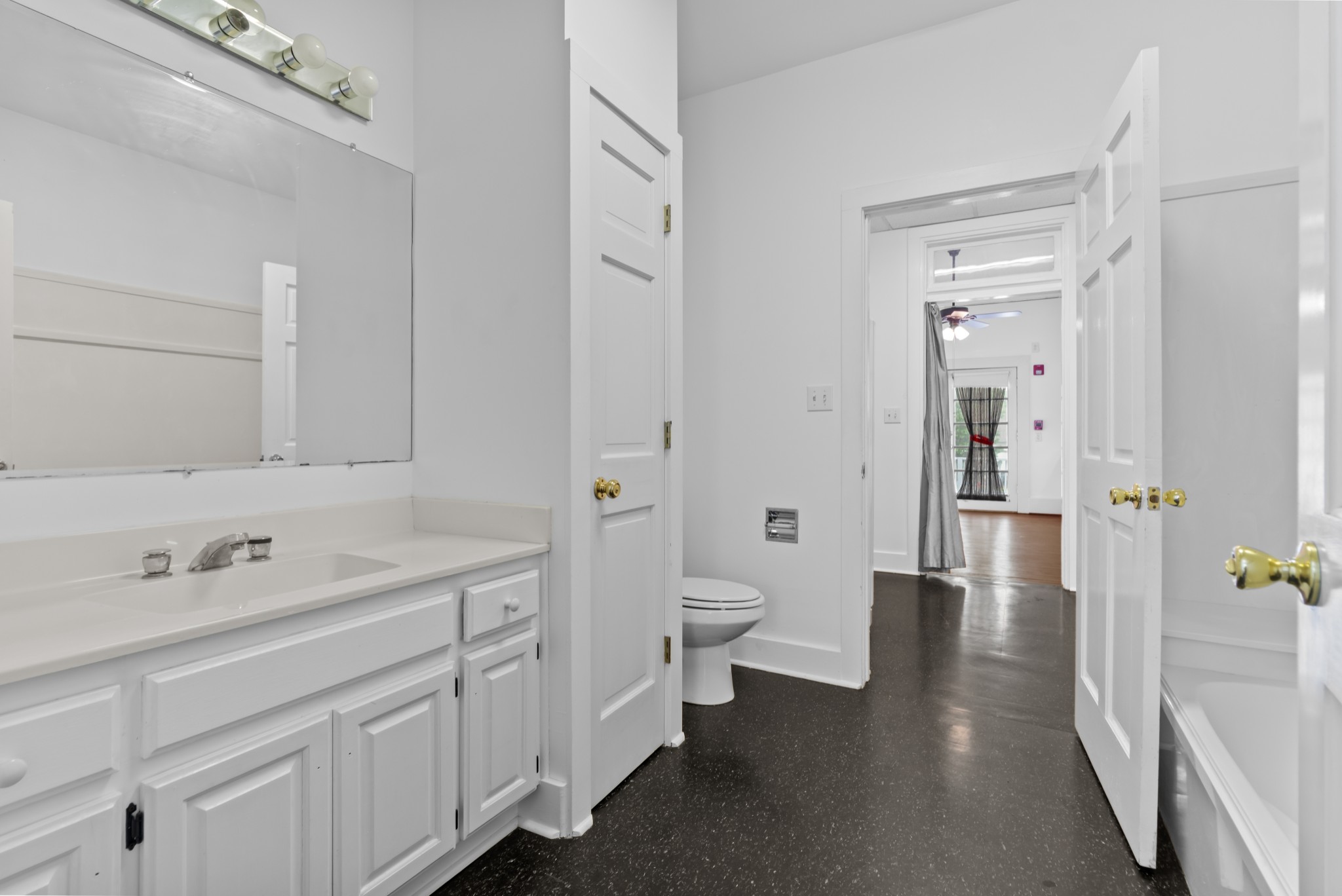 300 Maple St Property Photo 14