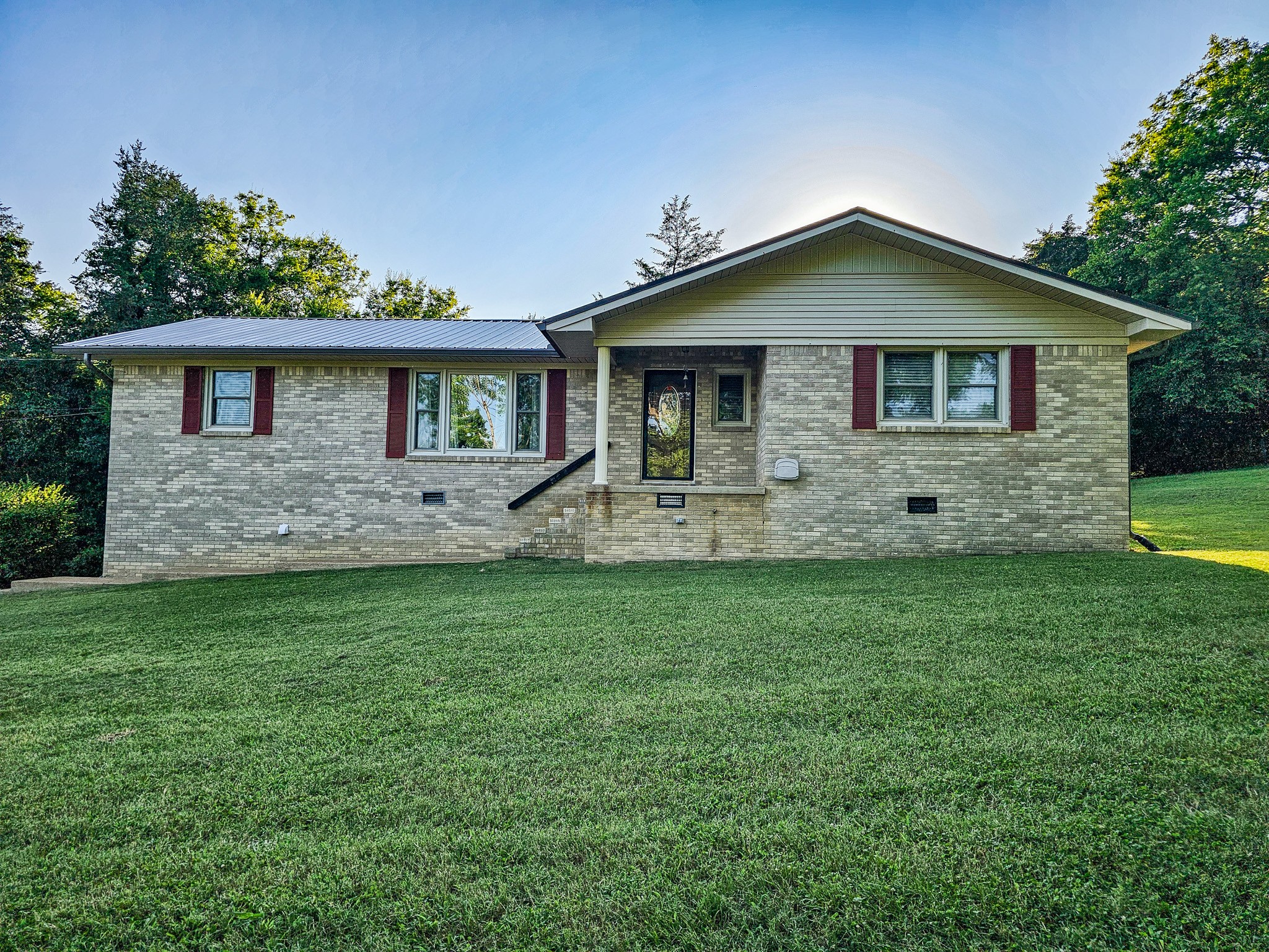 300 Longview Dr Property Photo 1