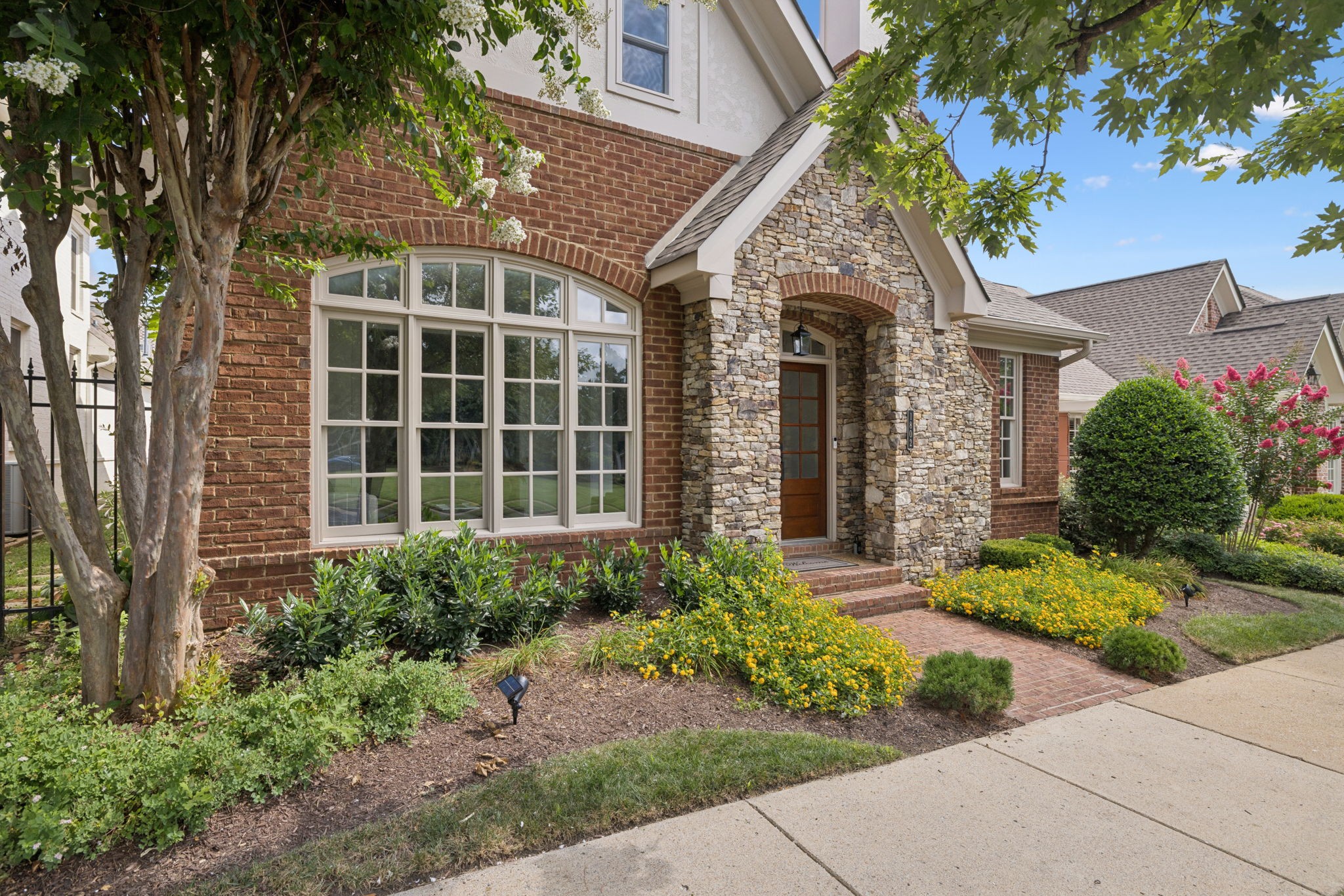 1802 Thorn Brook Ln Property Photo 3