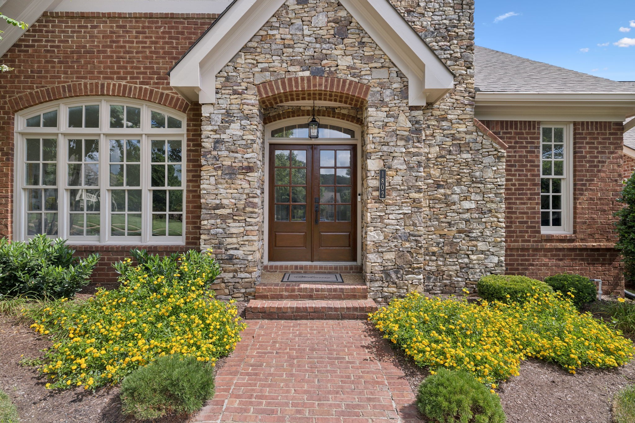 1802 Thorn Brook Ln Property Photo 4