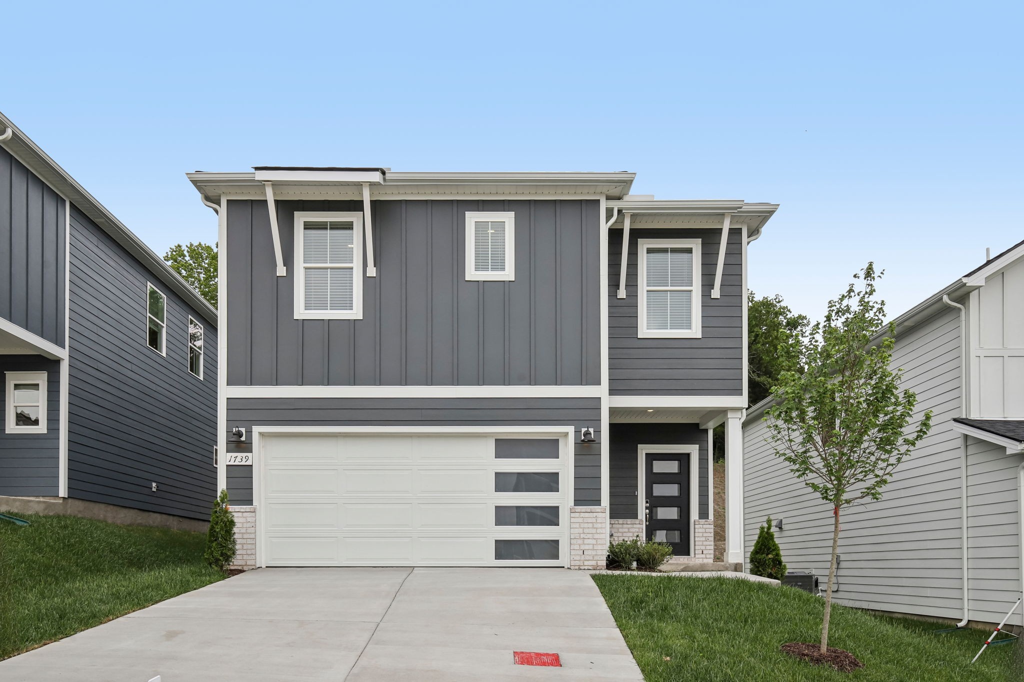 1739 Flora Grv Property Photo 1
