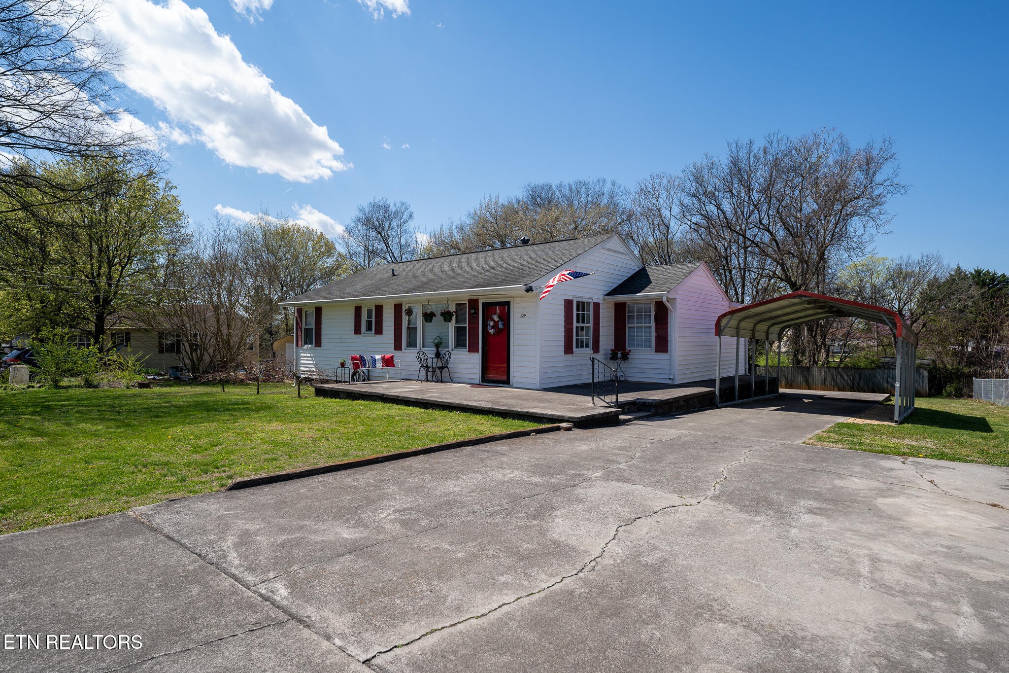 229 Meade St Property Photo 1
