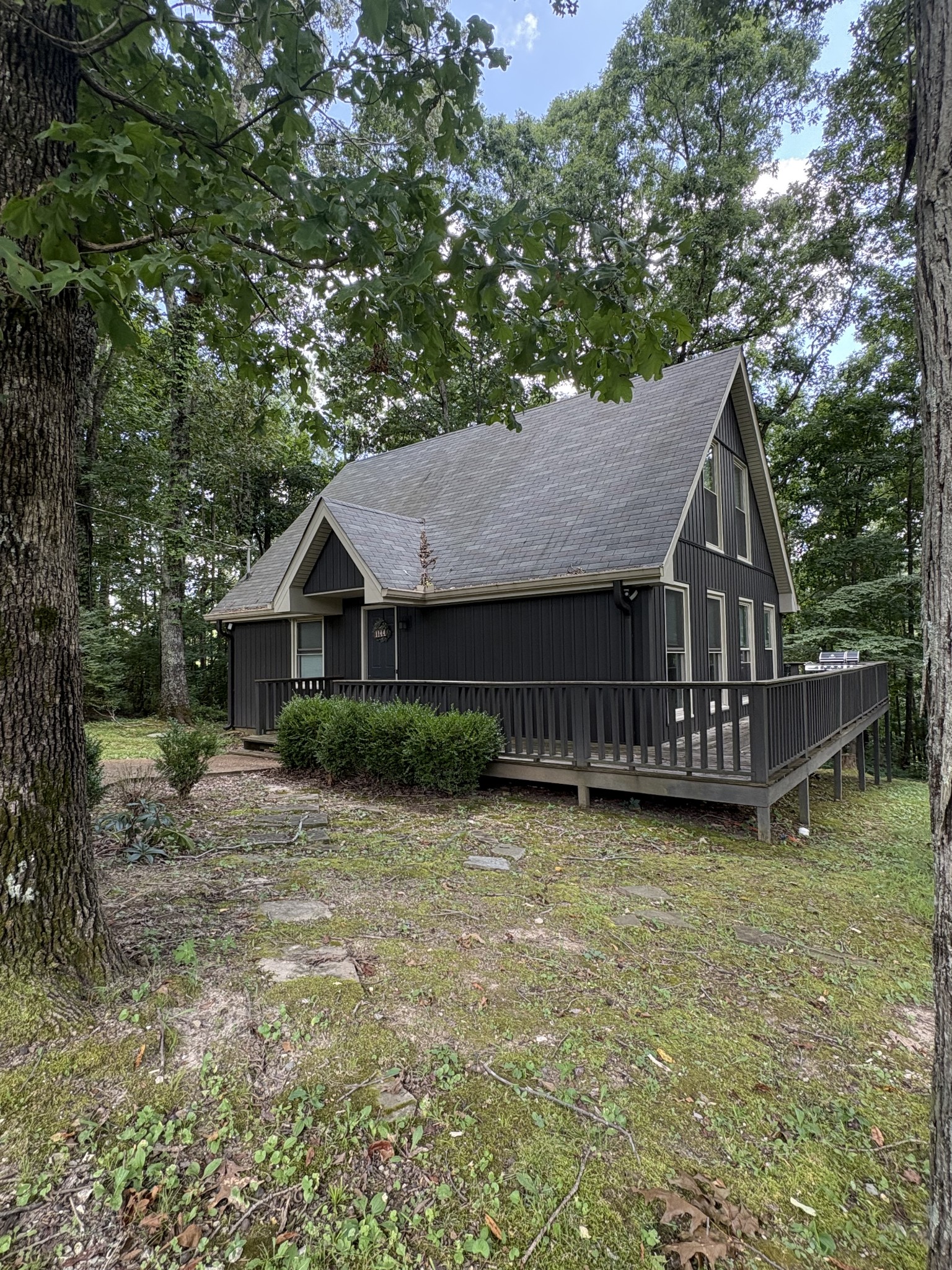 1144 Chestnut Dr Property Photo 1