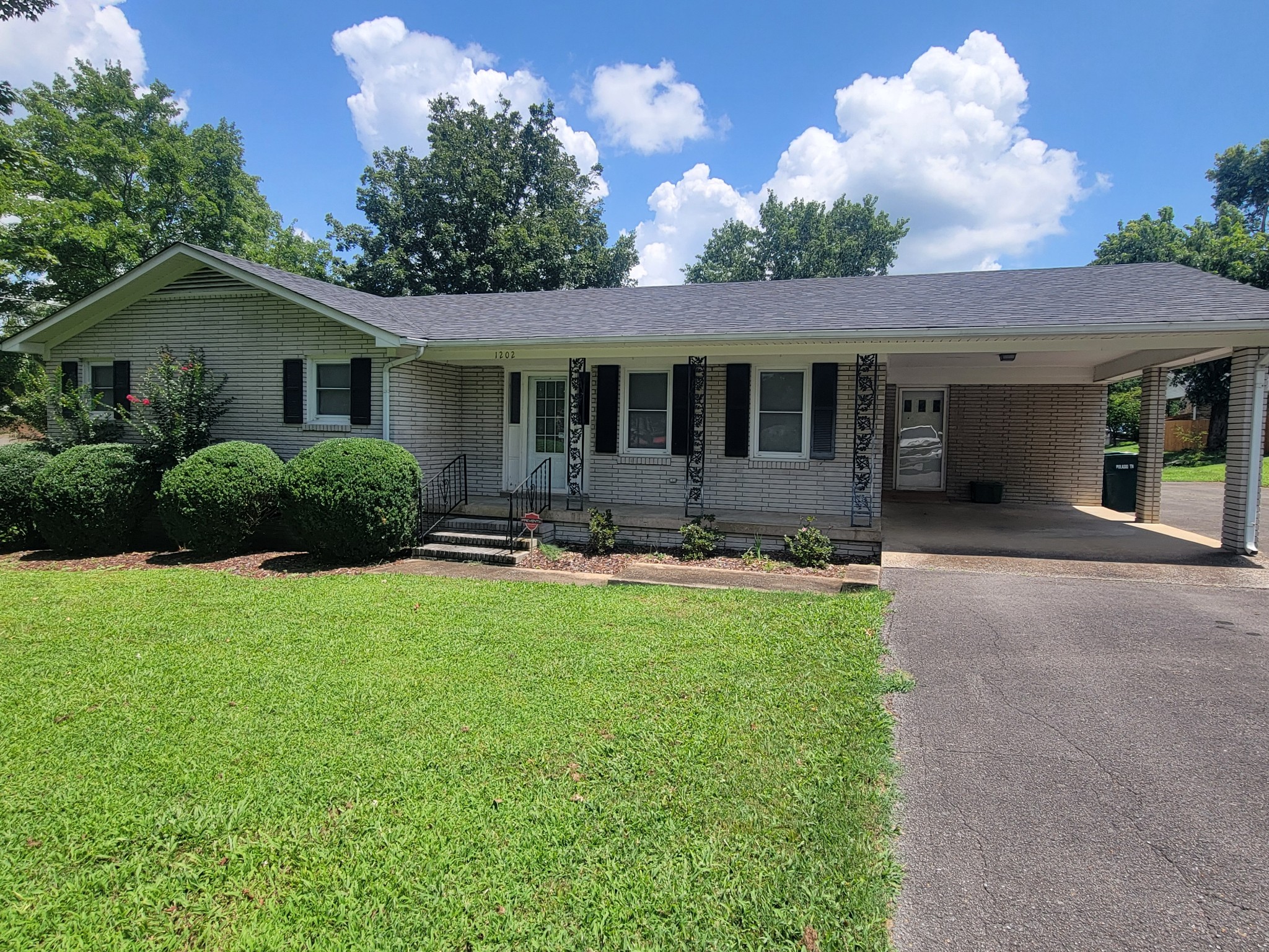 1202 Parker Dr Property Photo 1