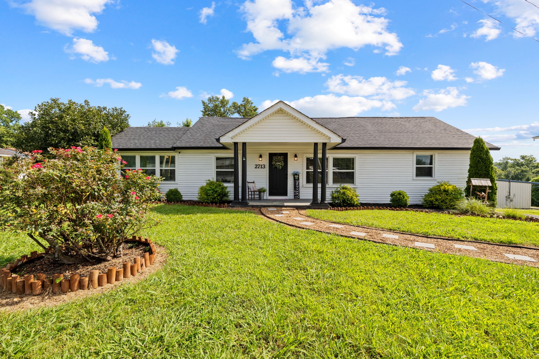 2713 Nashville Hwy Property Photo 1