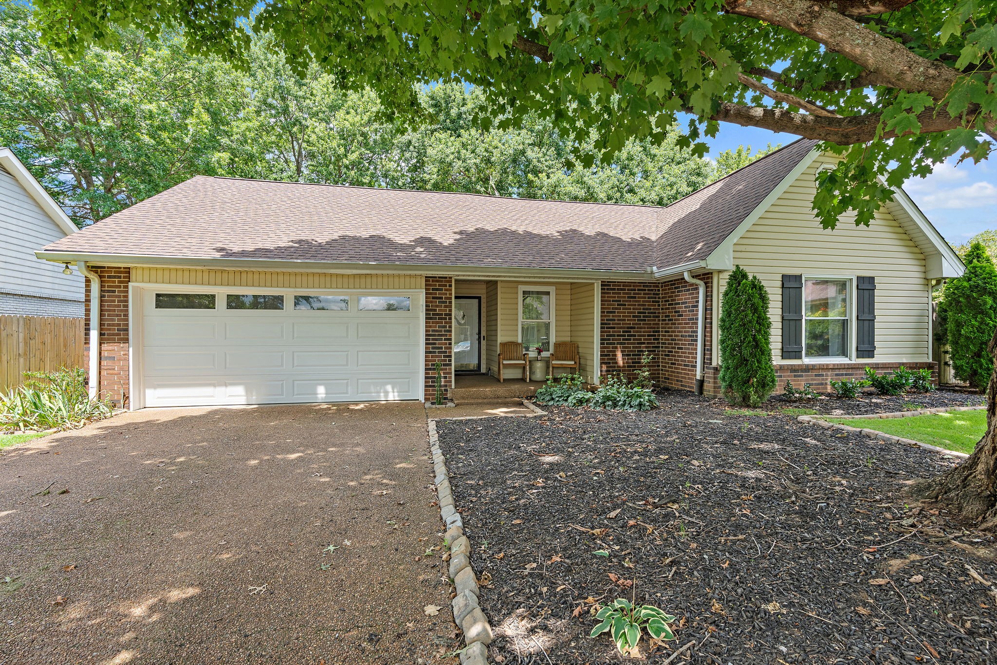 222 Julia Ct Property Photo 1