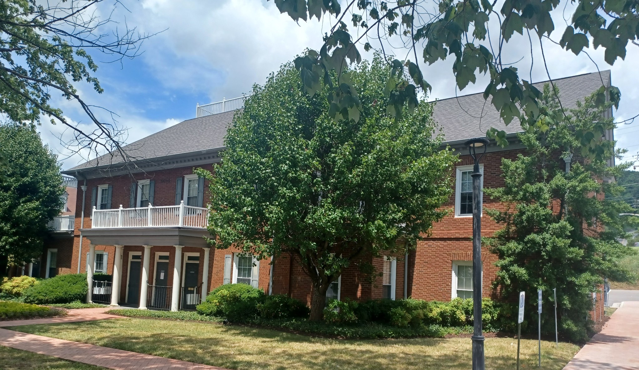 5046 Thoroughbred Ln Property Photo 2