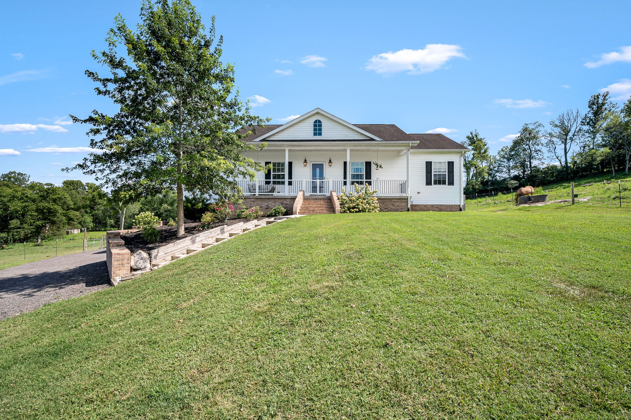 125 Hillwood Acres Property Photo 3