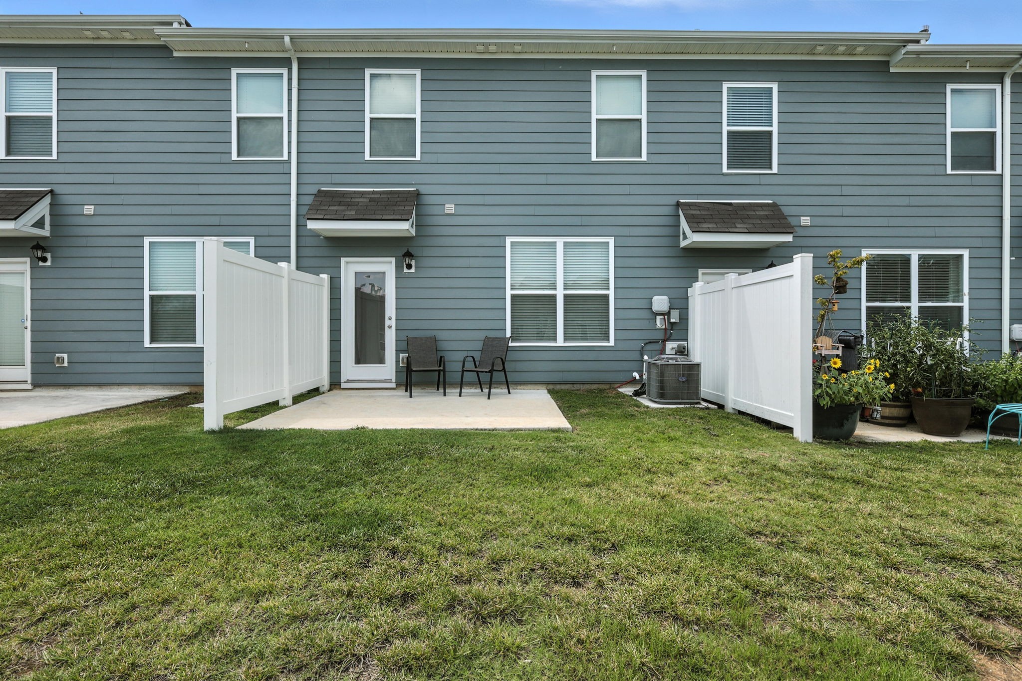 631 Longtail Ln Property Photo 4
