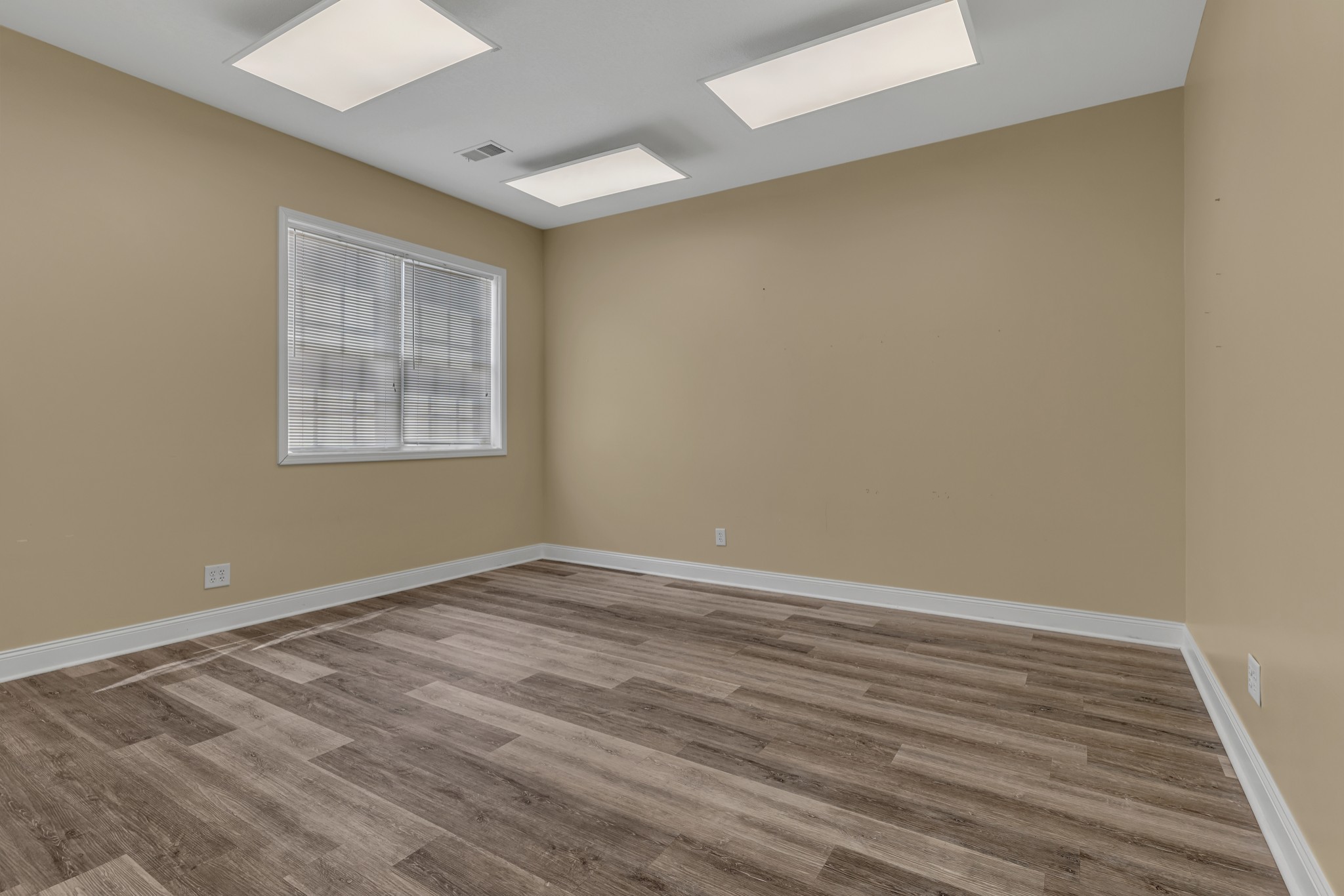 1070 International Blvd Property Photo 16