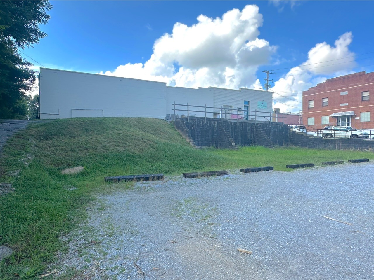 213 N Church St Property Photo 4