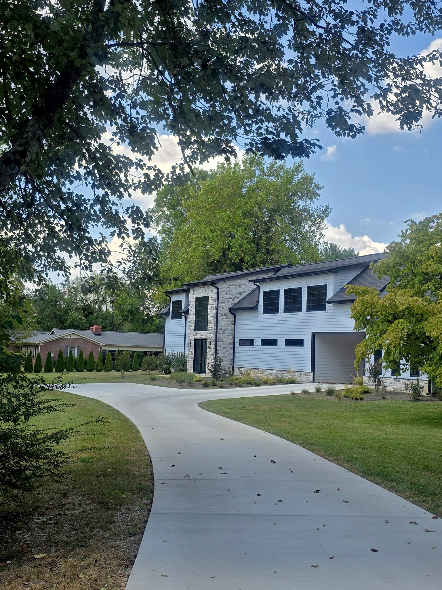 2025 Nelson Ln Property Photo 1