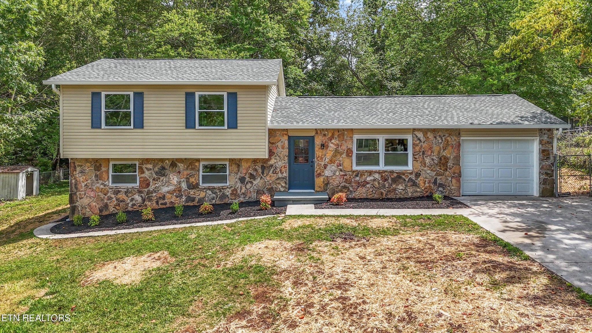 5812 Rockwood Lane