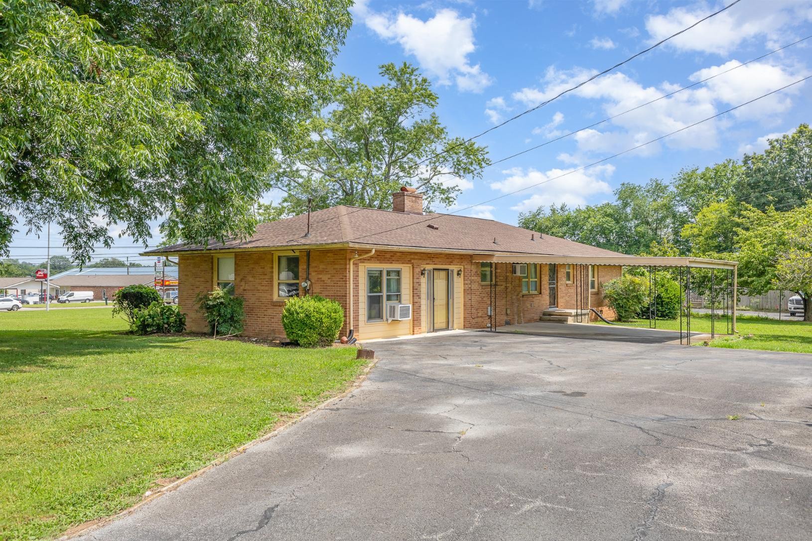 1409 Nashville Hwy Property Photo 2
