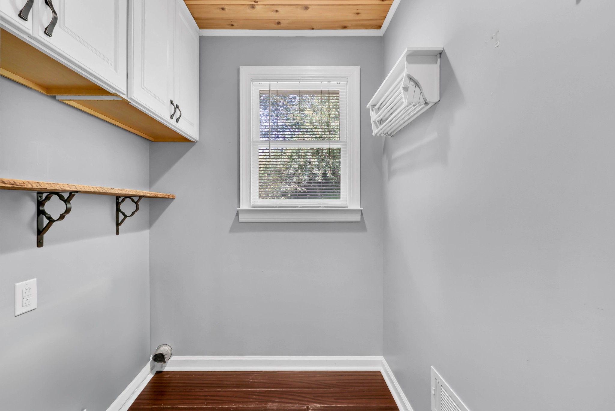 2170 New England Place Property Photo 8