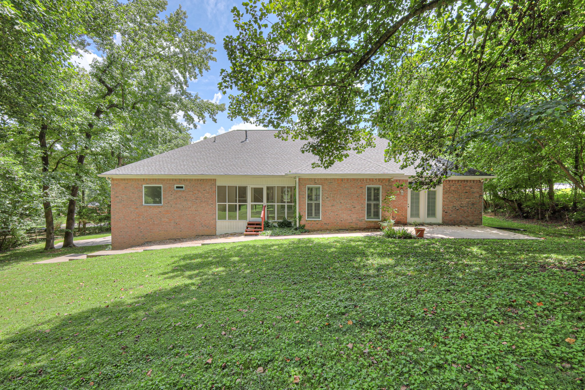 604 Georgian Way Property Photo 5