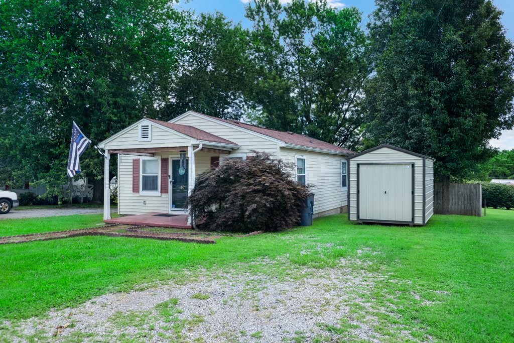 110 Ash St Property Photo 1