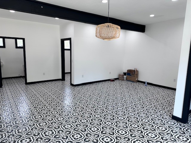 208 E Market St Property Photo 3