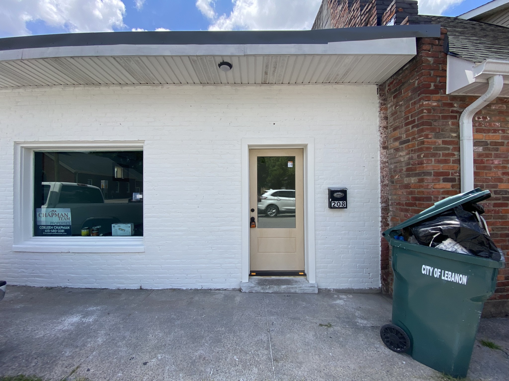 208 E Market St Property Photo 10