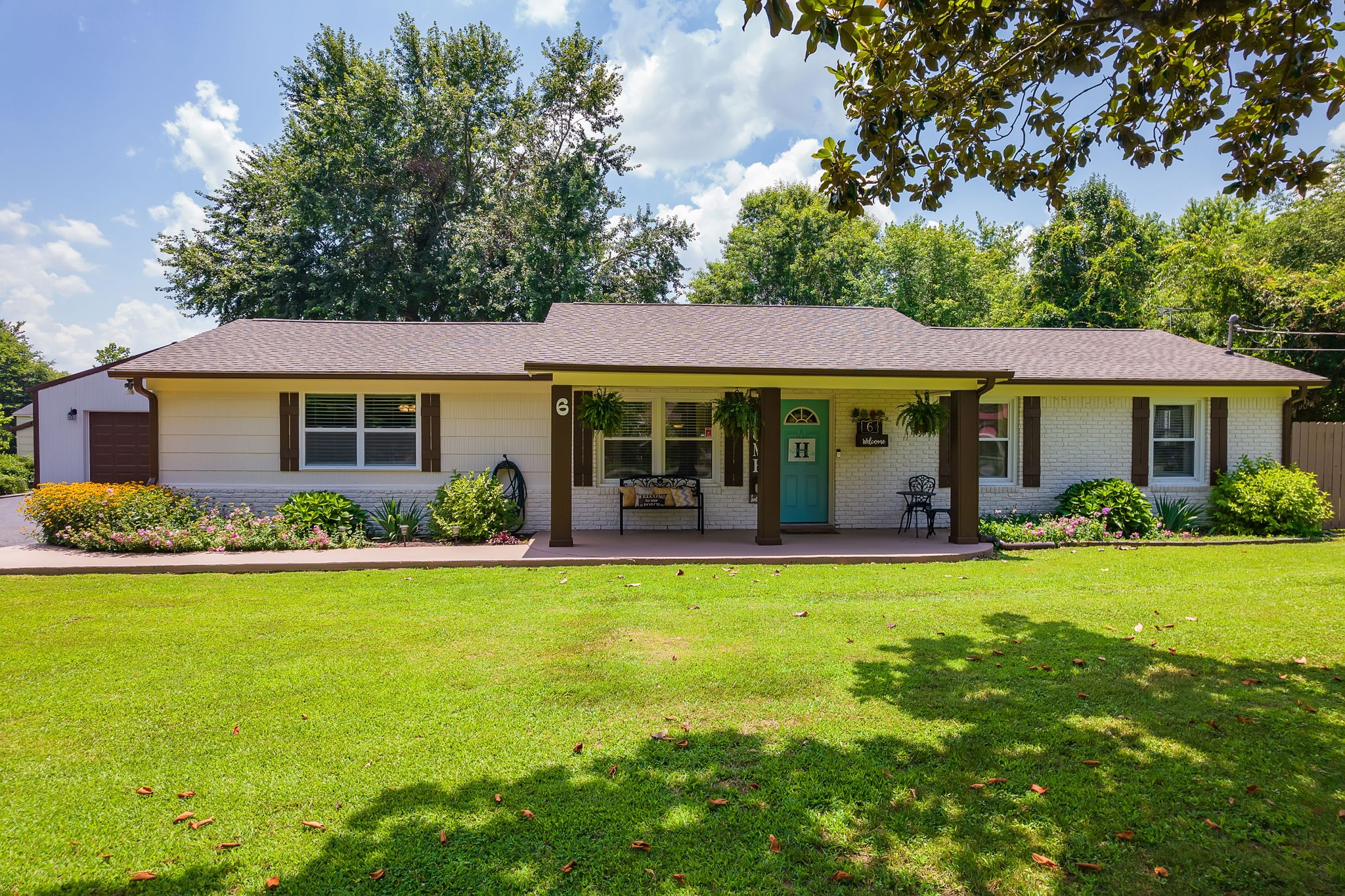 6 Shorepoint Rd
