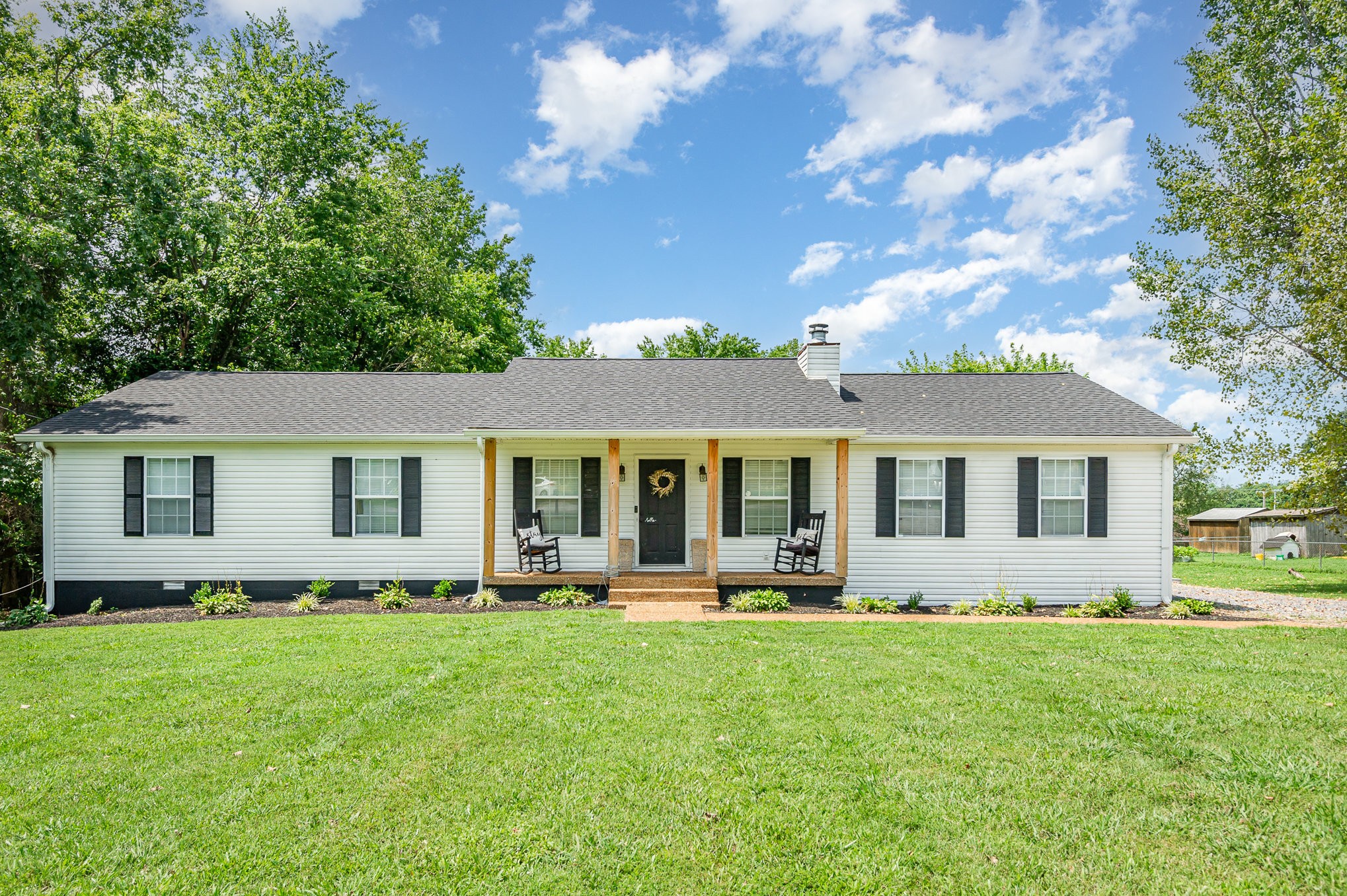 2116 Old Greenbrier Pike Property Photo 1
