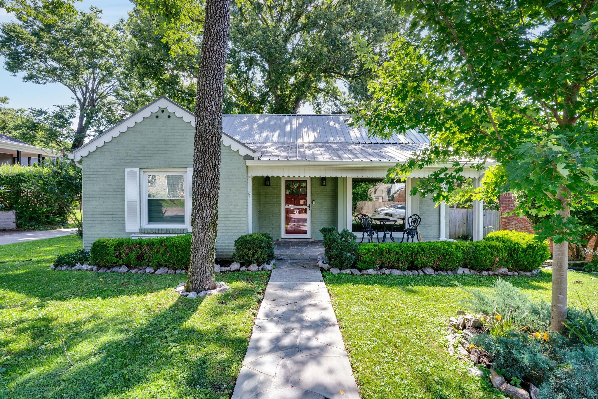 100 39th Ave, N Property Photo 1