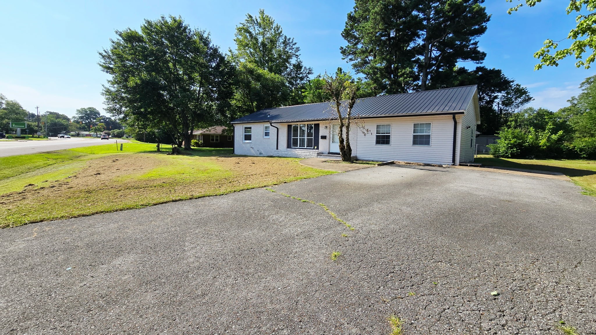 418 W Main St Property Photo 1