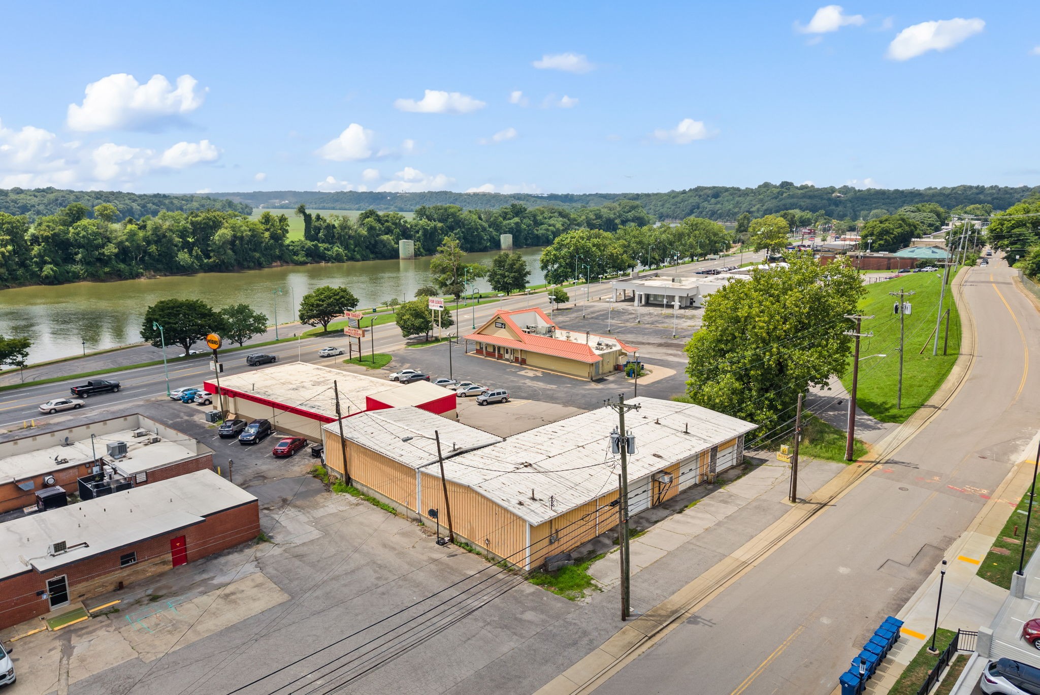 420 N Spring St Property Photo 2