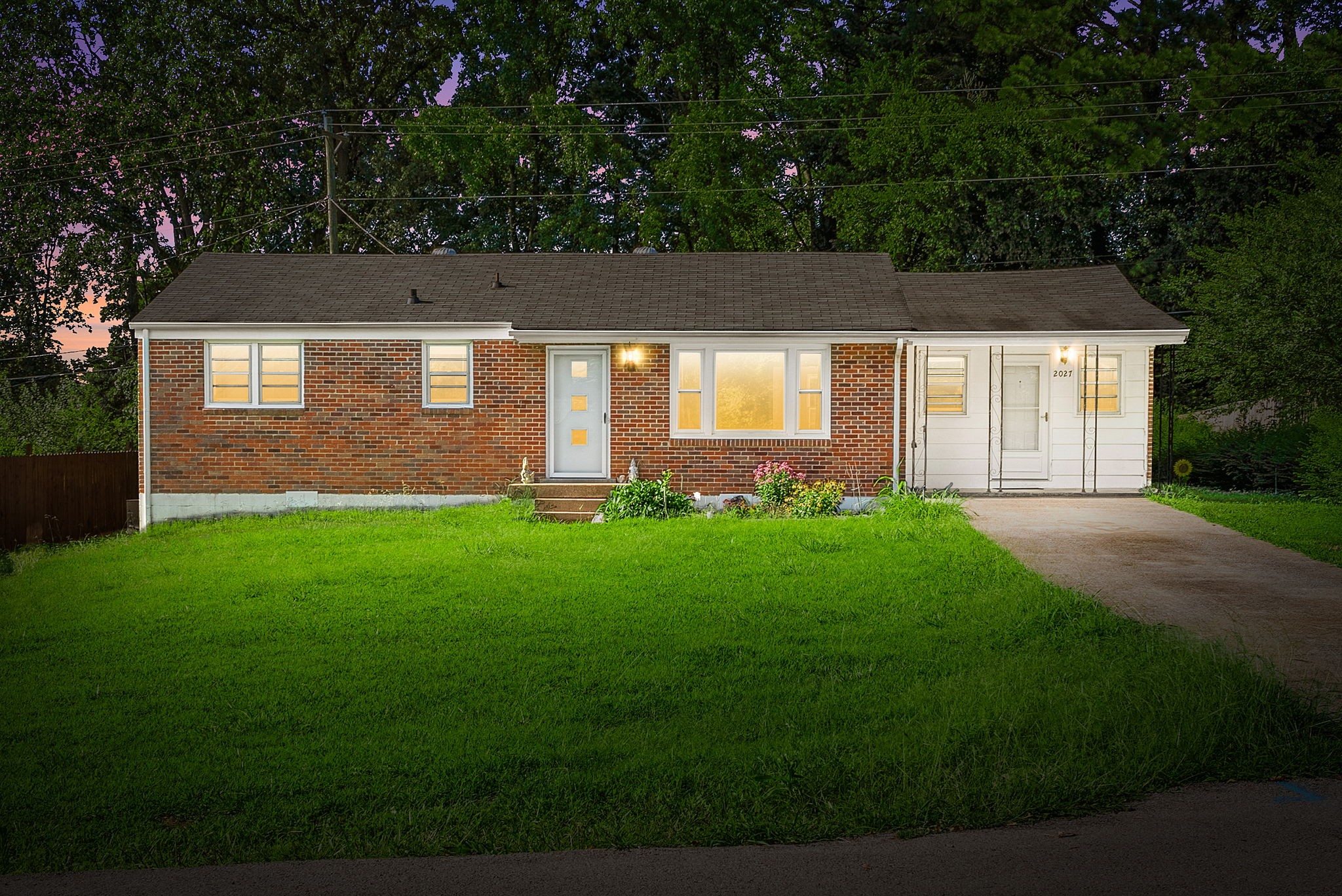 2027 Montgomery Pkwy Property Photo 1