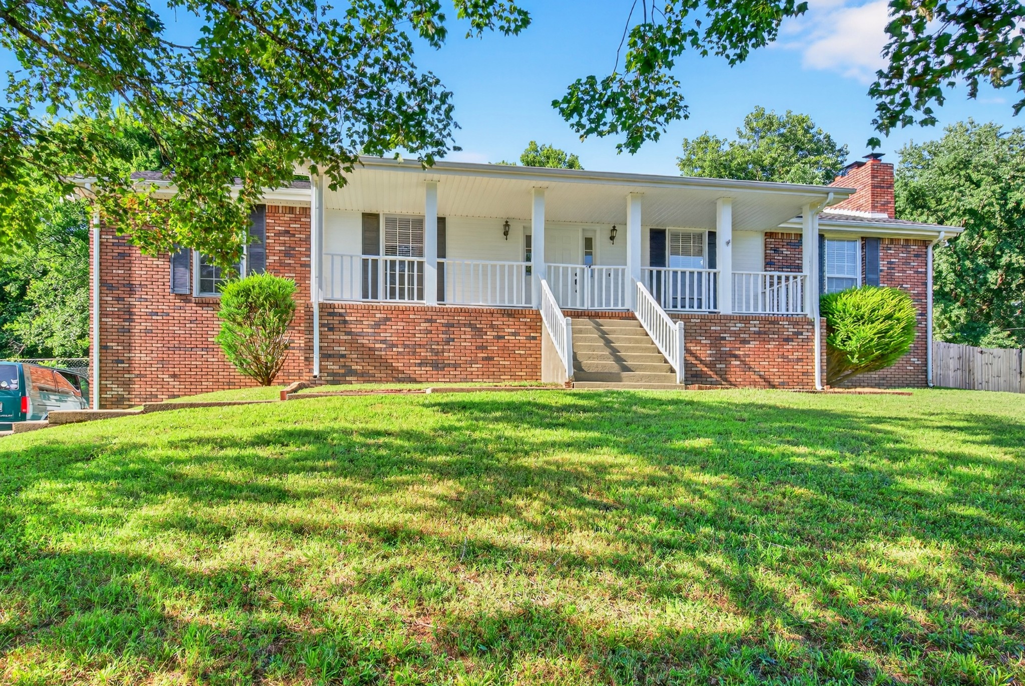 1017 Hillshire Dr Property Photo 1