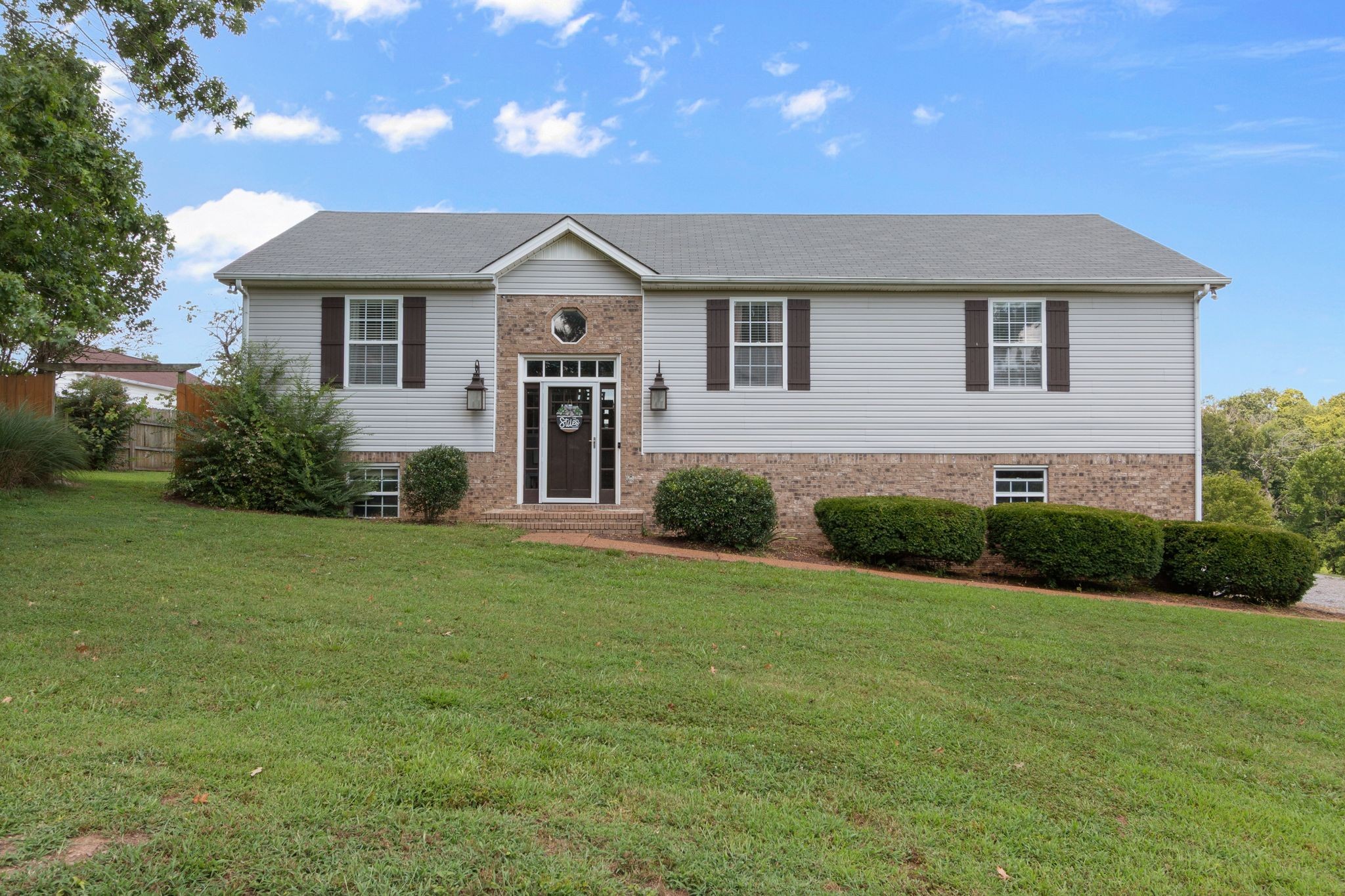 2137 Lee Rd Property Photo 1