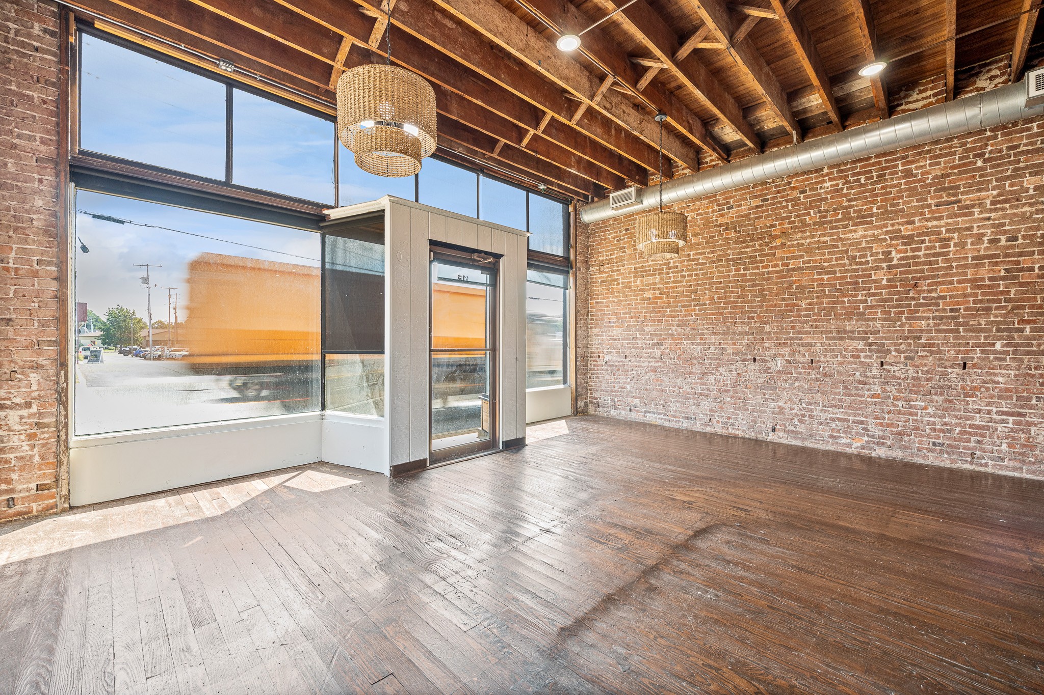 113 S Broadway St Property Photo 5