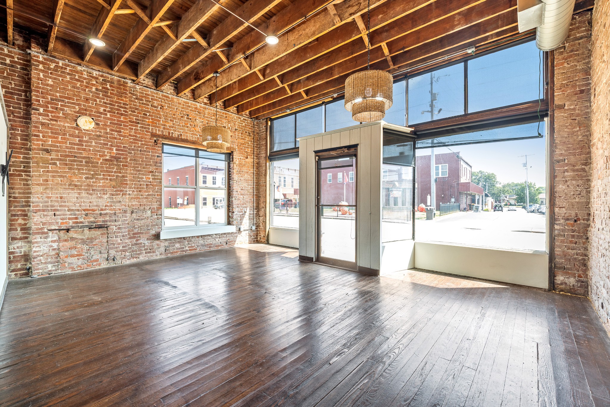 113 S Broadway St Property Photo 6