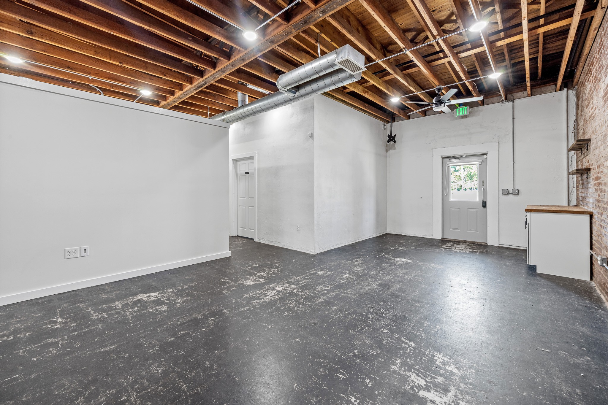 113 S Broadway St Property Photo 14