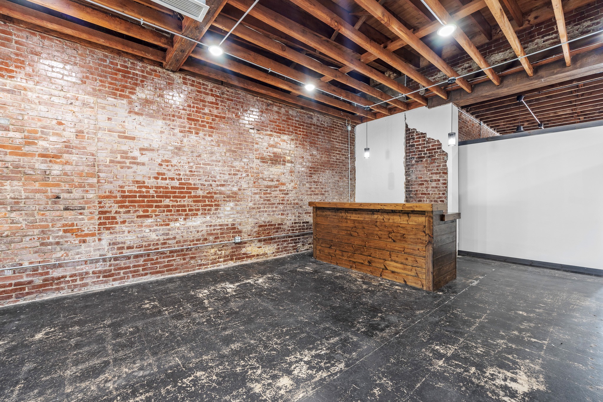 113 S Broadway St Property Photo 15