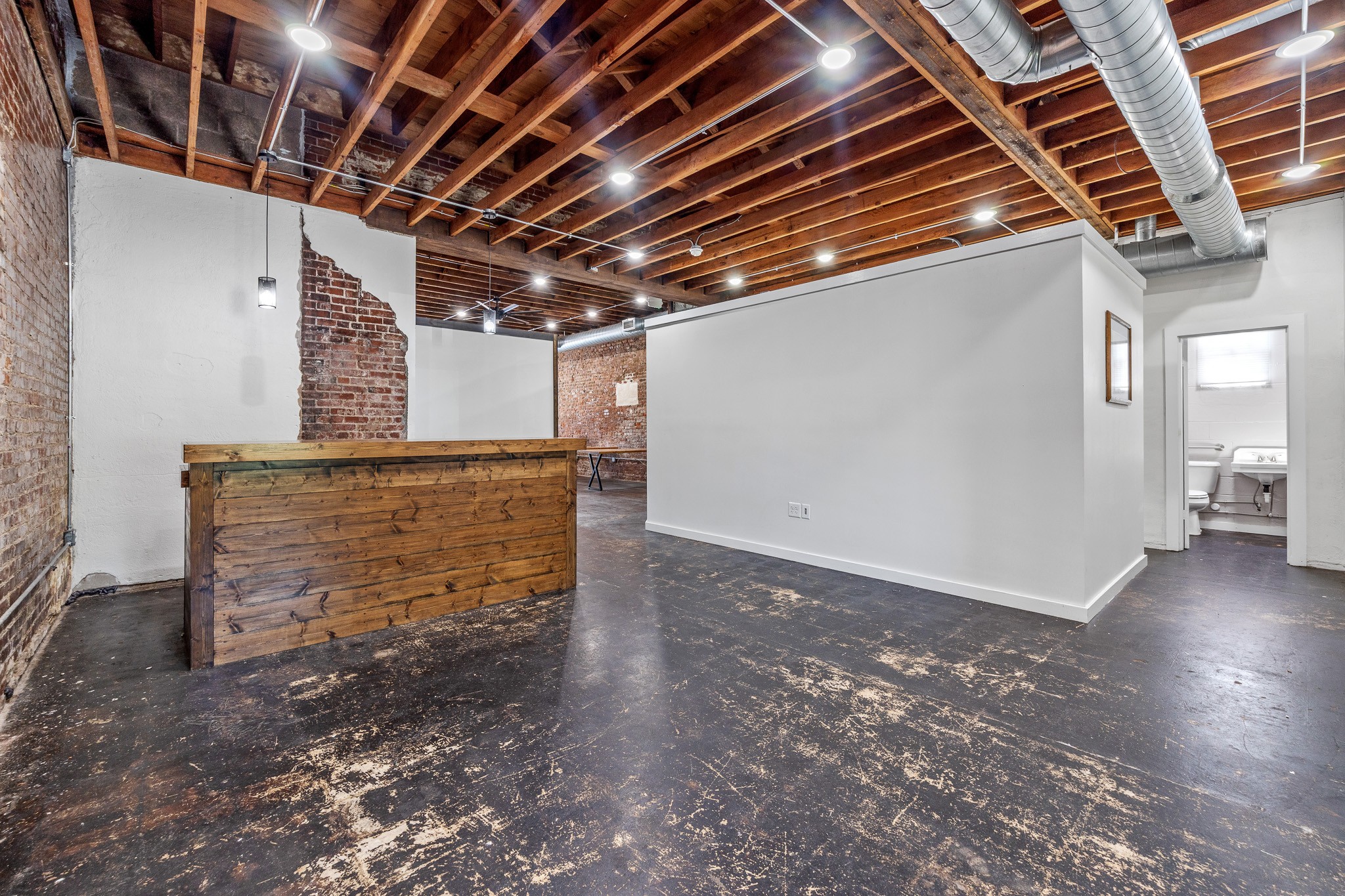 113 S Broadway St Property Photo 16